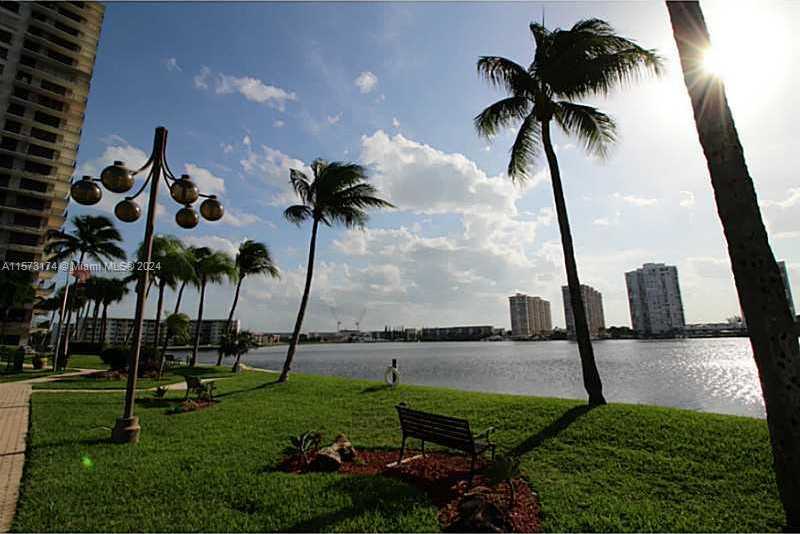 Small Image of 18151 #2012, Aventura Number 3