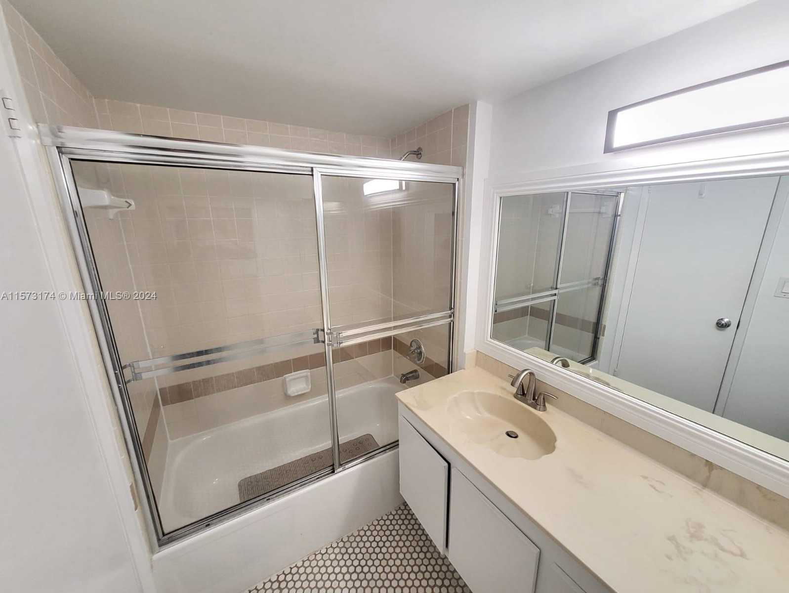 Small Image of 18151 #2012, Aventura Number 31