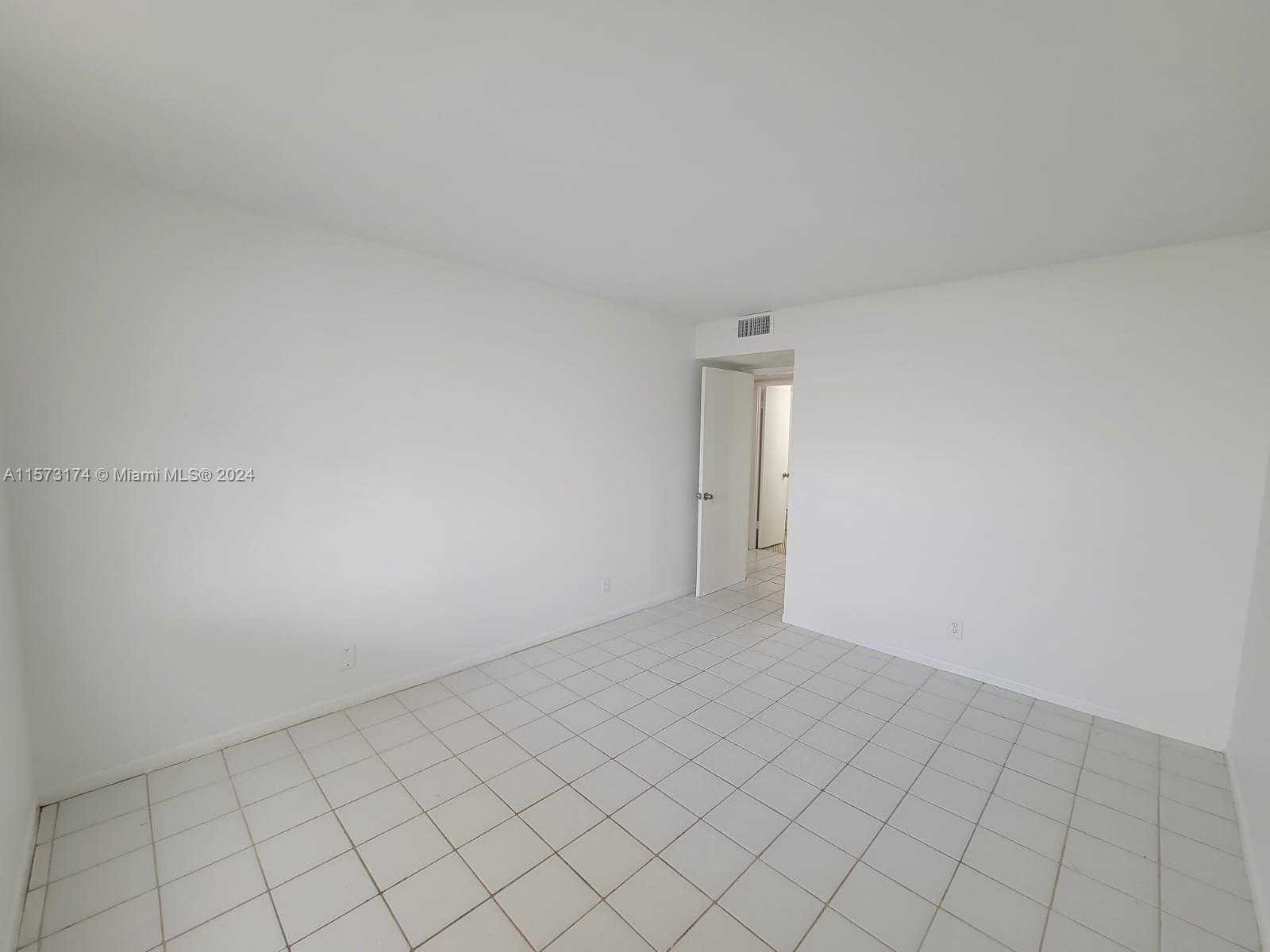 Small Image of 18151 #2012, Aventura Number 33