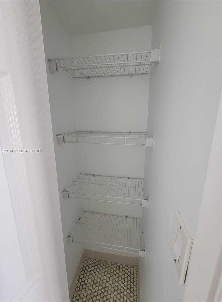 Small Image of 18151 #2012, Aventura Number 34