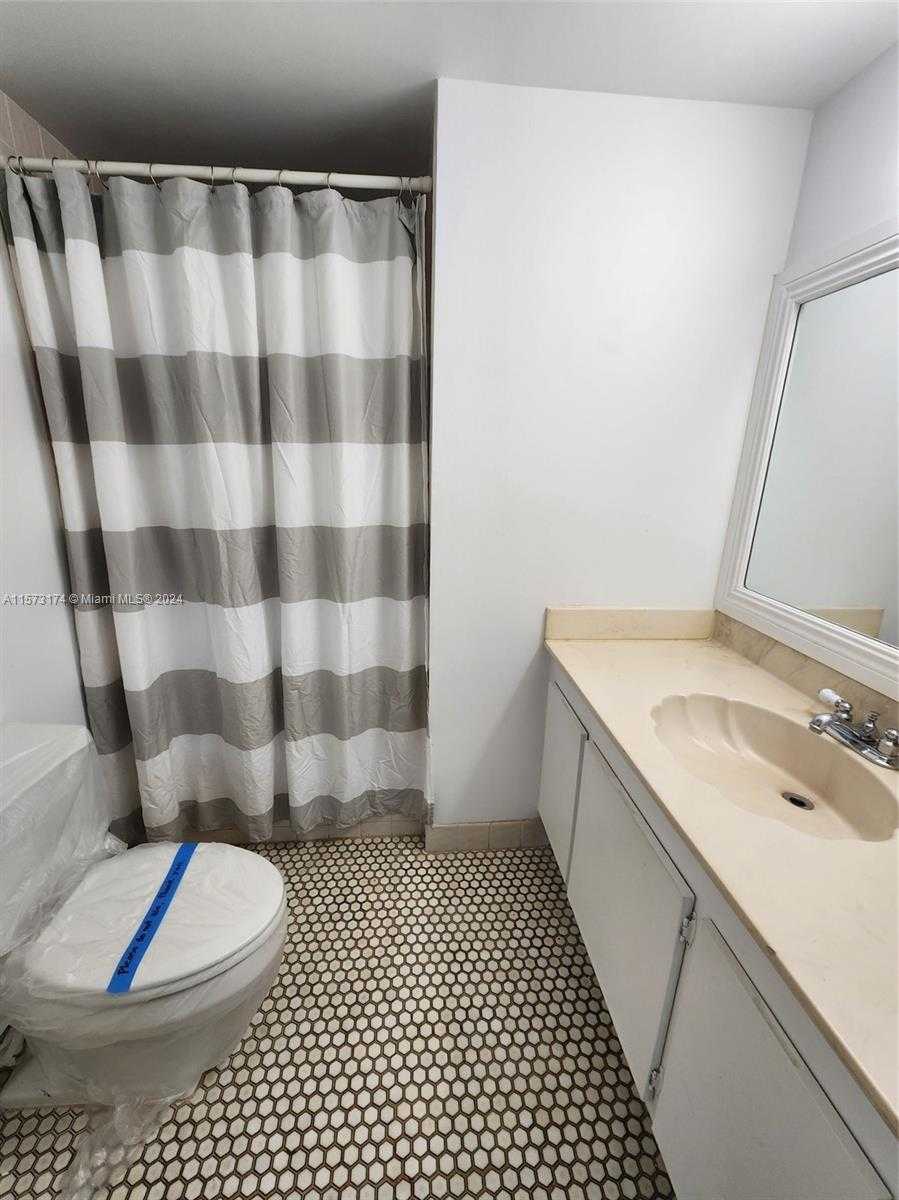 Small Image of 18151 #2012, Aventura Number 36