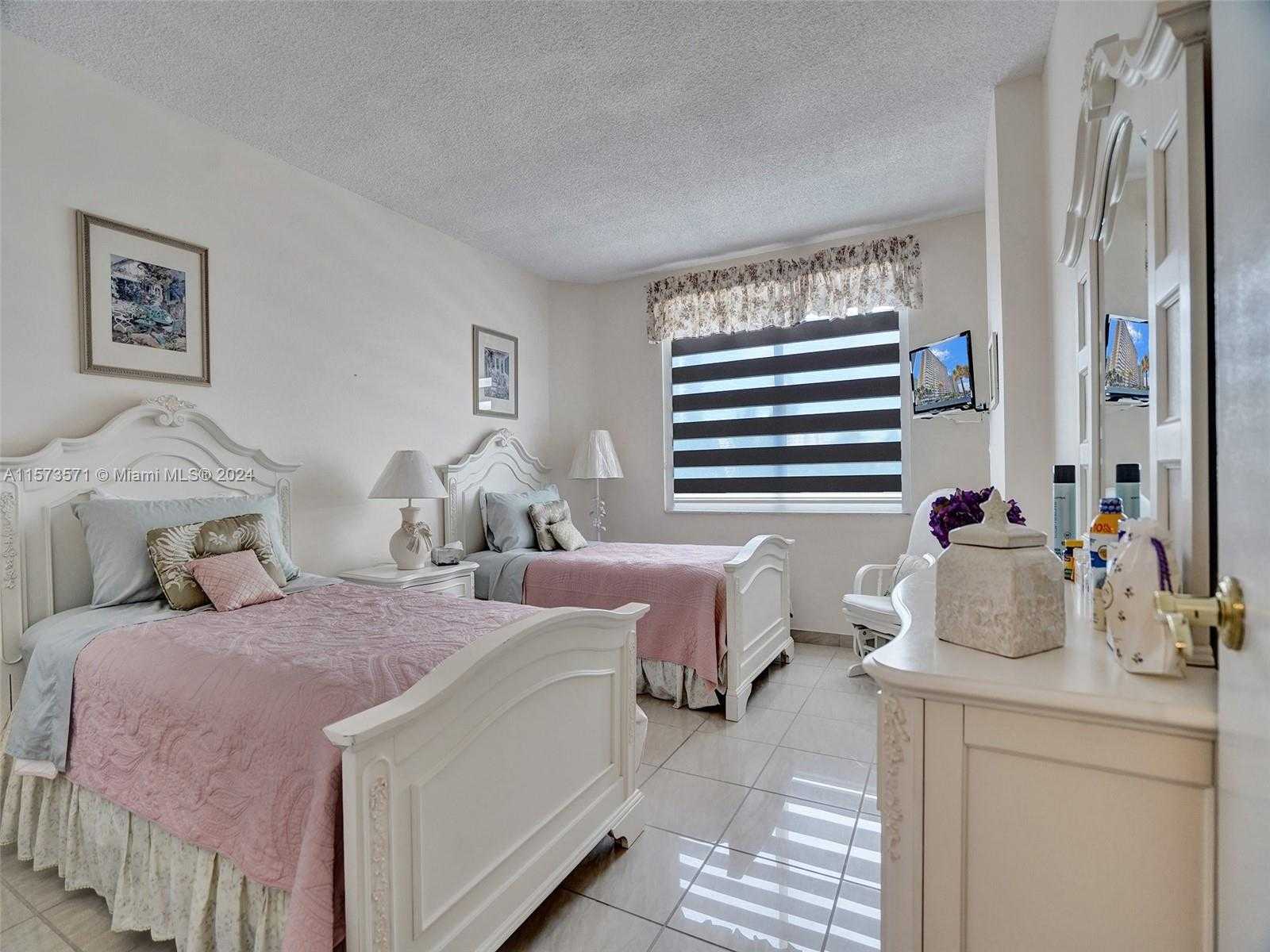 Small Image of 1980 SOUTH OCEAN DR #3P, Hallandale Beach Number 14