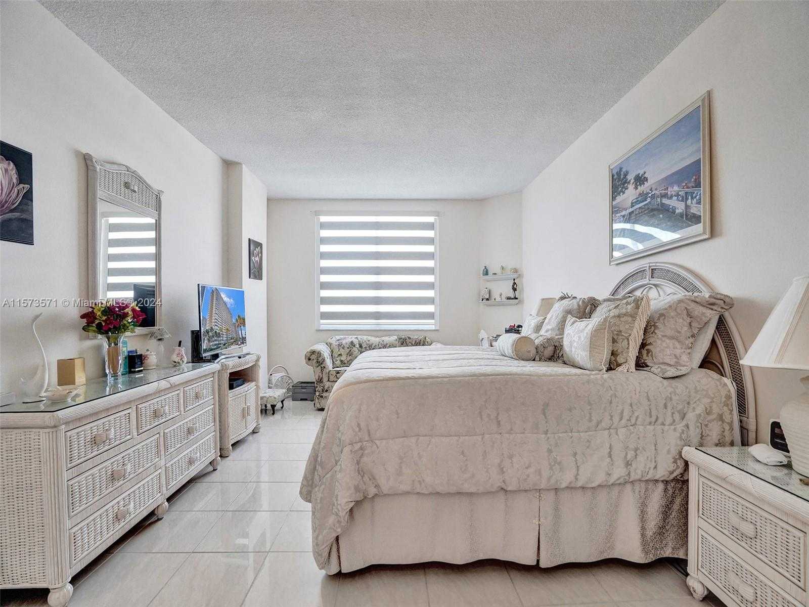 Small Image of 1980 SOUTH OCEAN DR #3P, Hallandale Beach Number 19