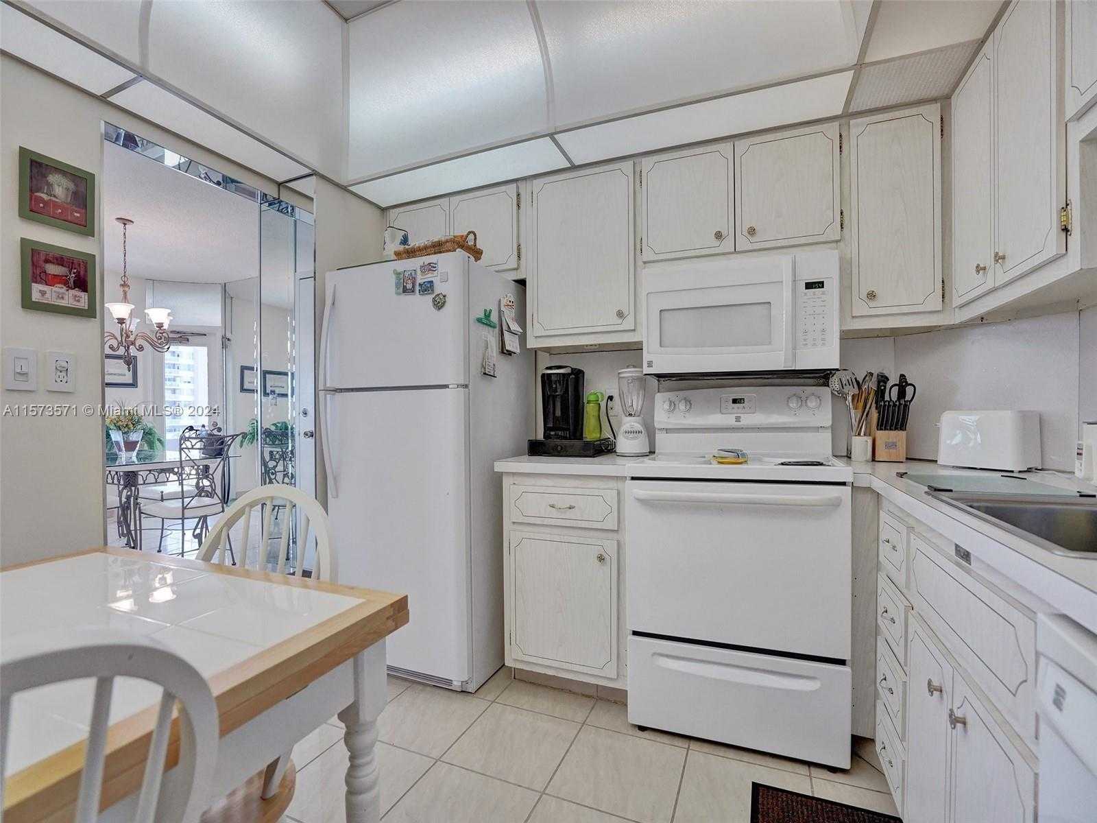 Small Image of 1980 SOUTH OCEAN DR #3P, Hallandale Beach Number 9