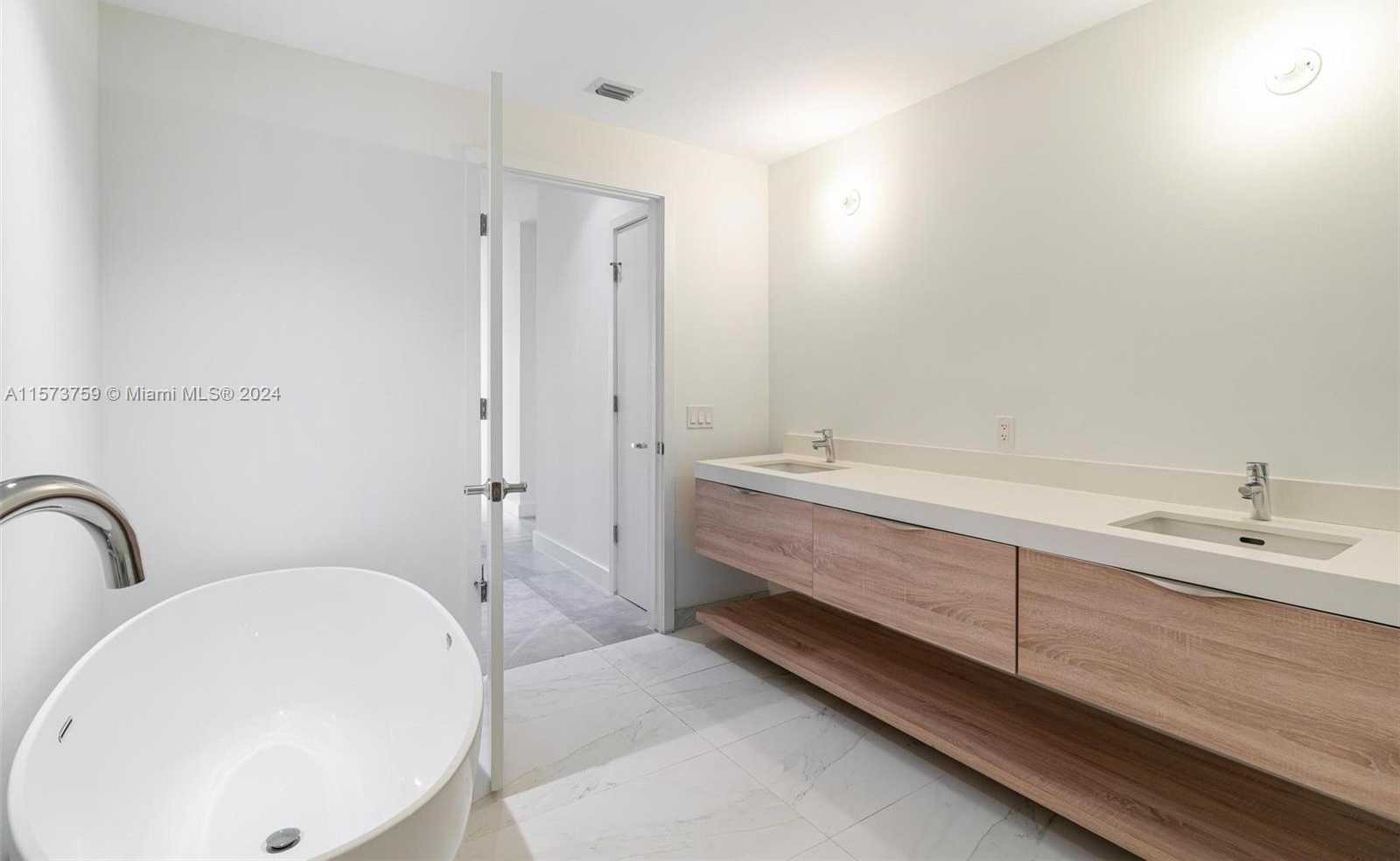 Small Image of 16385 BISCAYNE BLVD #PH4, North Miami Beach Number 28