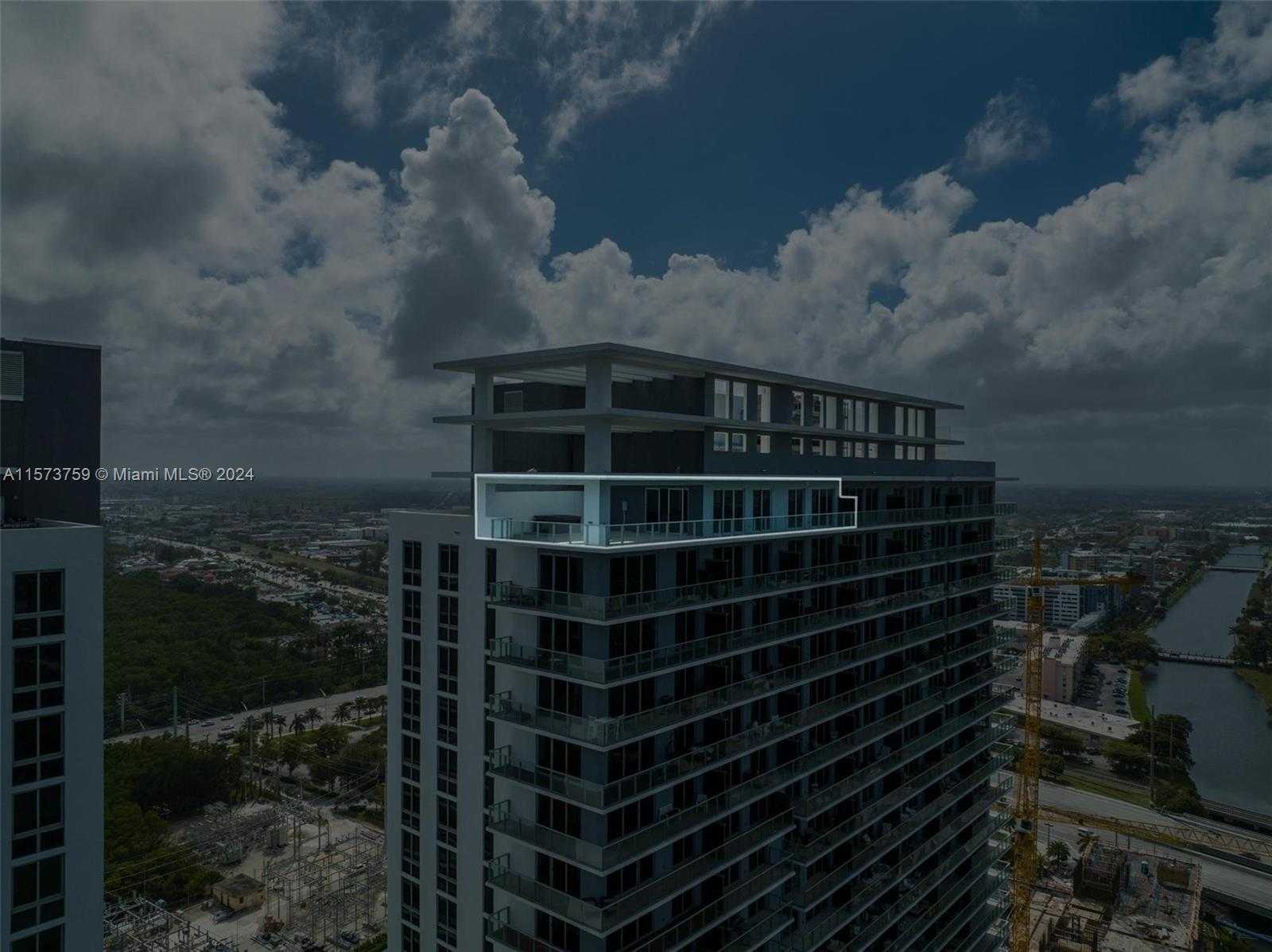 Small Image of 16385 BISCAYNE BLVD #PH4, North Miami Beach Number 3
