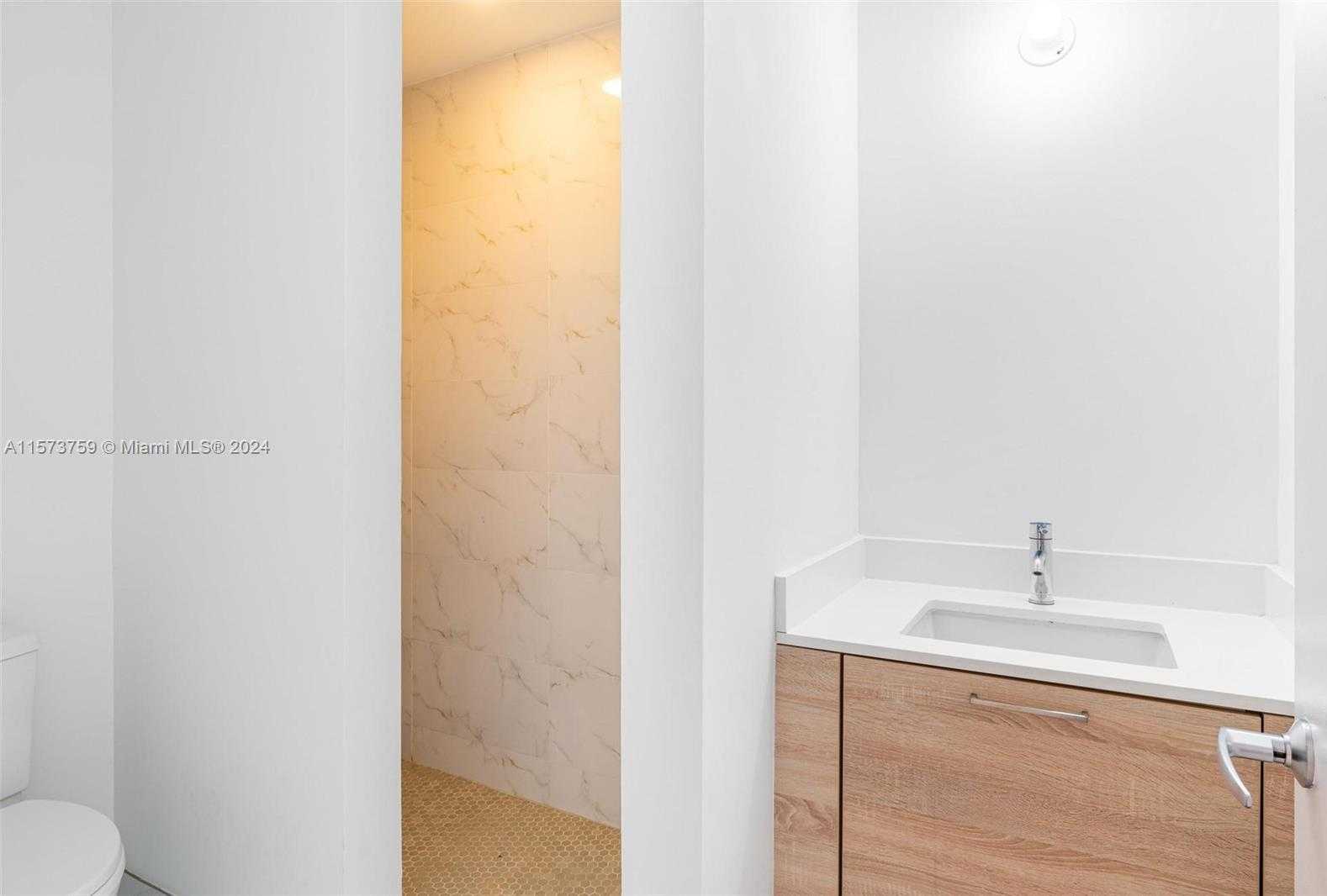 Small Image of 16385 BISCAYNE BLVD #PH4, North Miami Beach Number 30