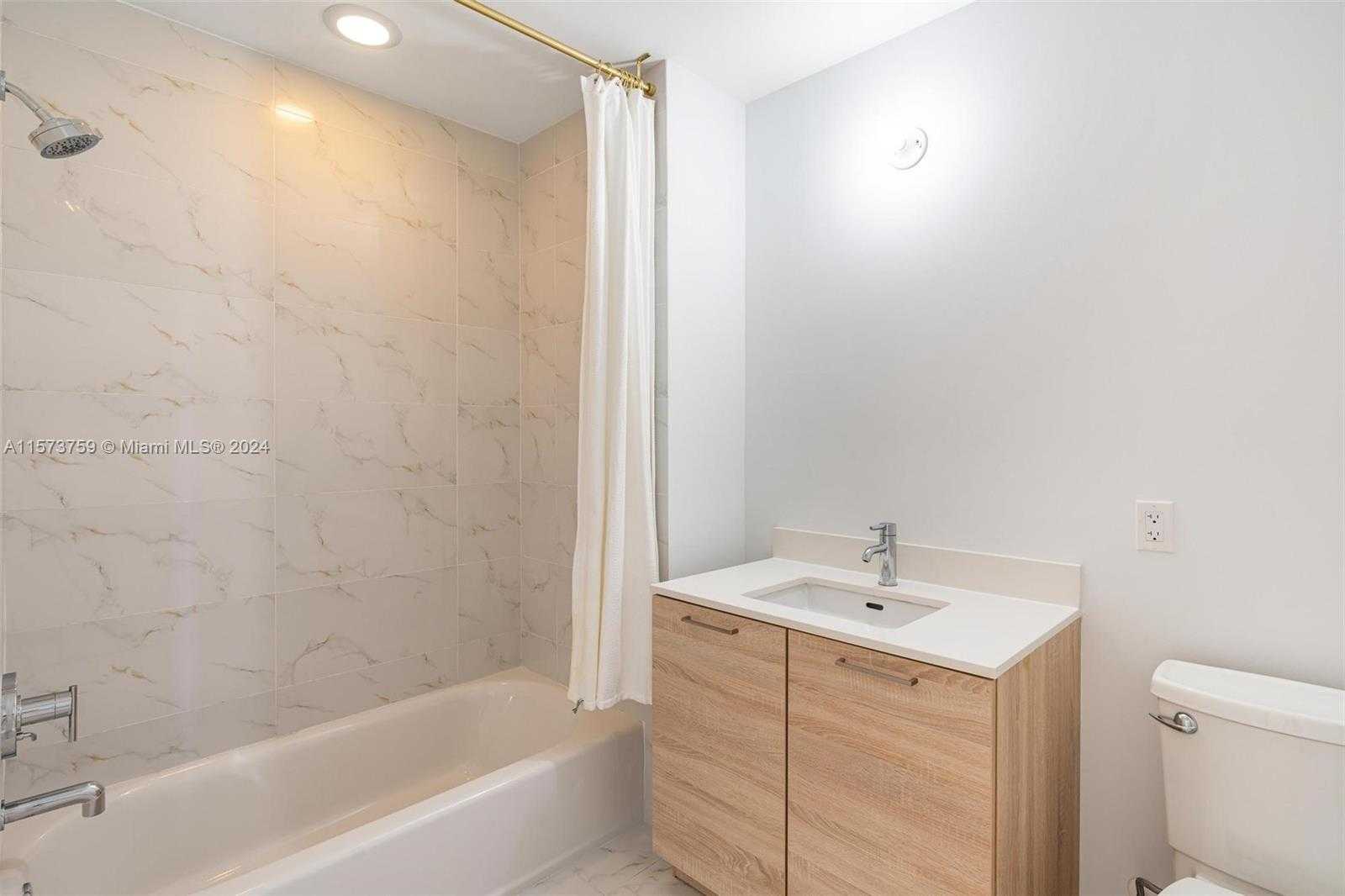 Small Image of 16385 BISCAYNE BLVD #PH4, North Miami Beach Number 38