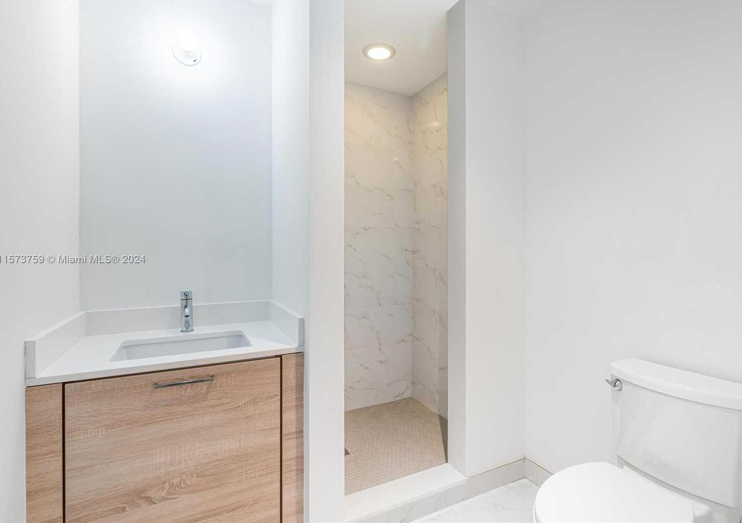 Small Image of 16385 BISCAYNE BLVD #PH4, North Miami Beach Number 39