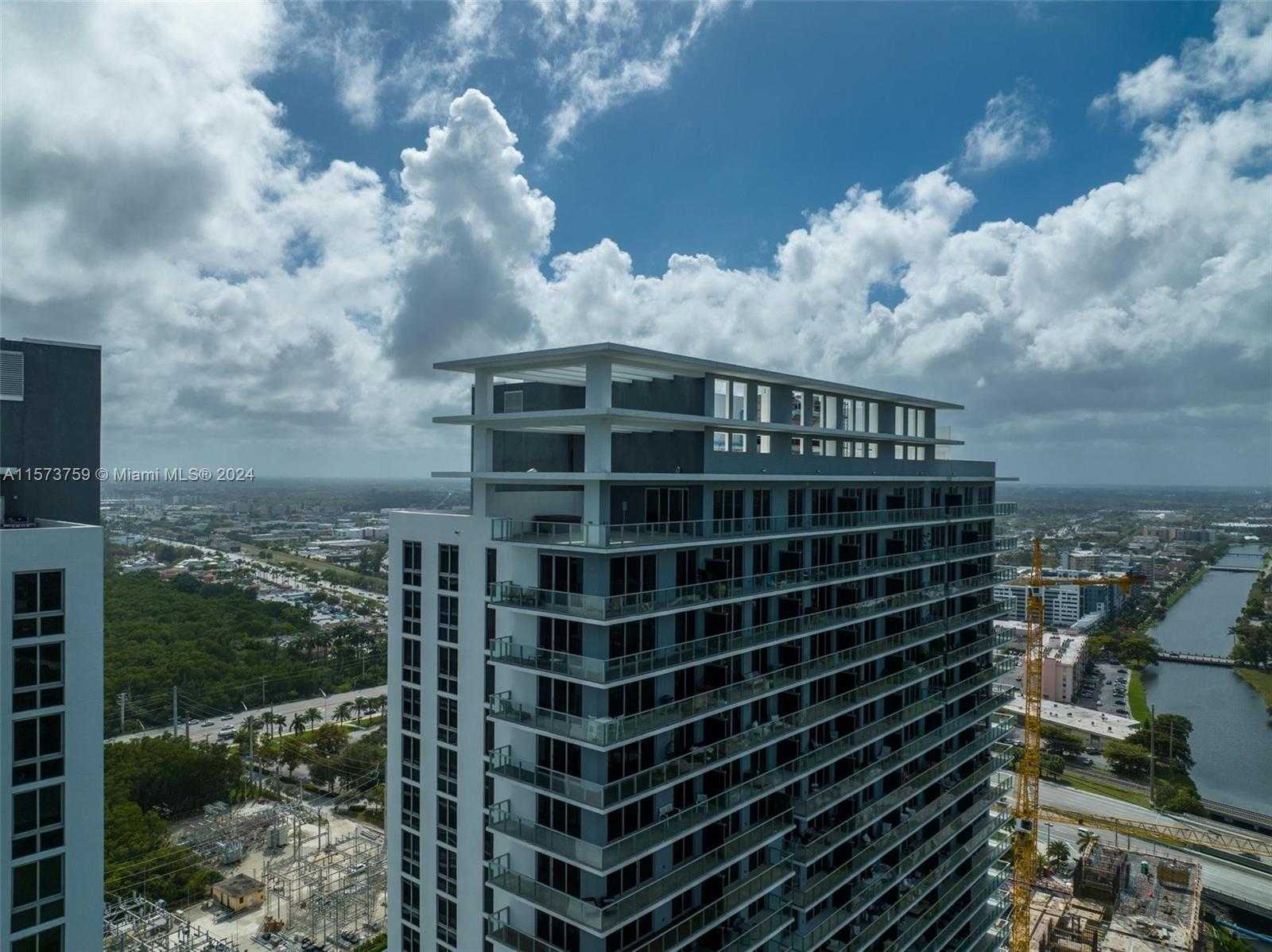 Small Image of 16385 BISCAYNE BLVD #PH4, North Miami Beach Number 4