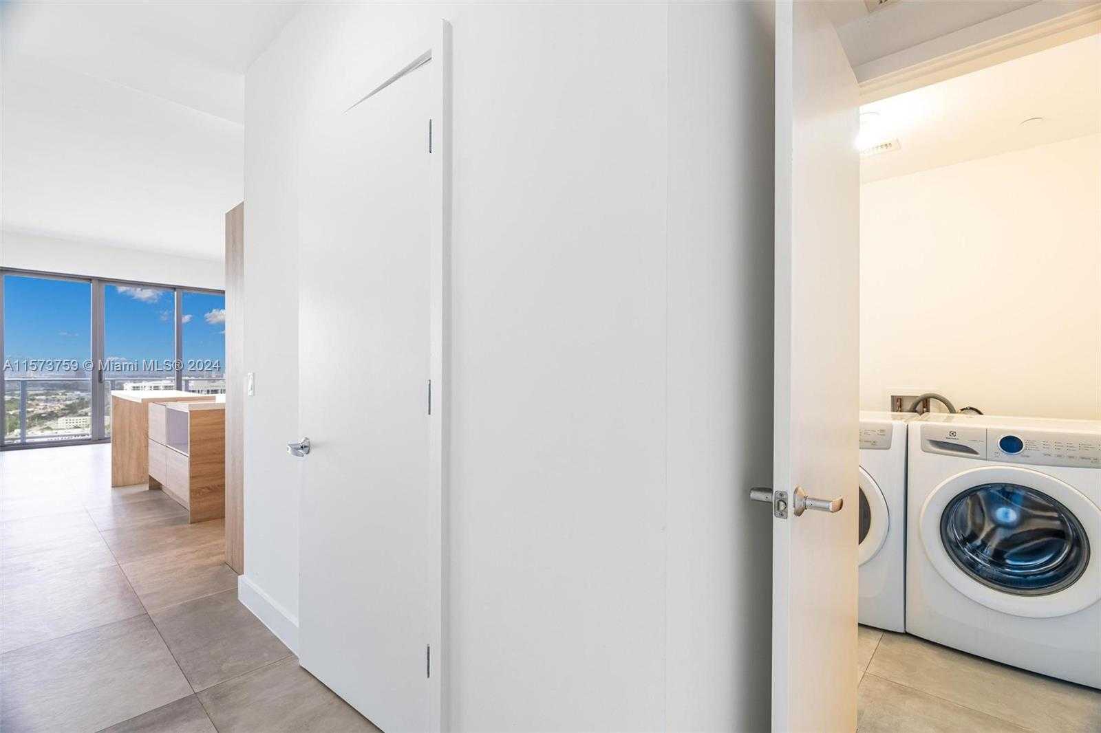 Small Image of 16385 BISCAYNE BLVD #PH4, North Miami Beach Number 40