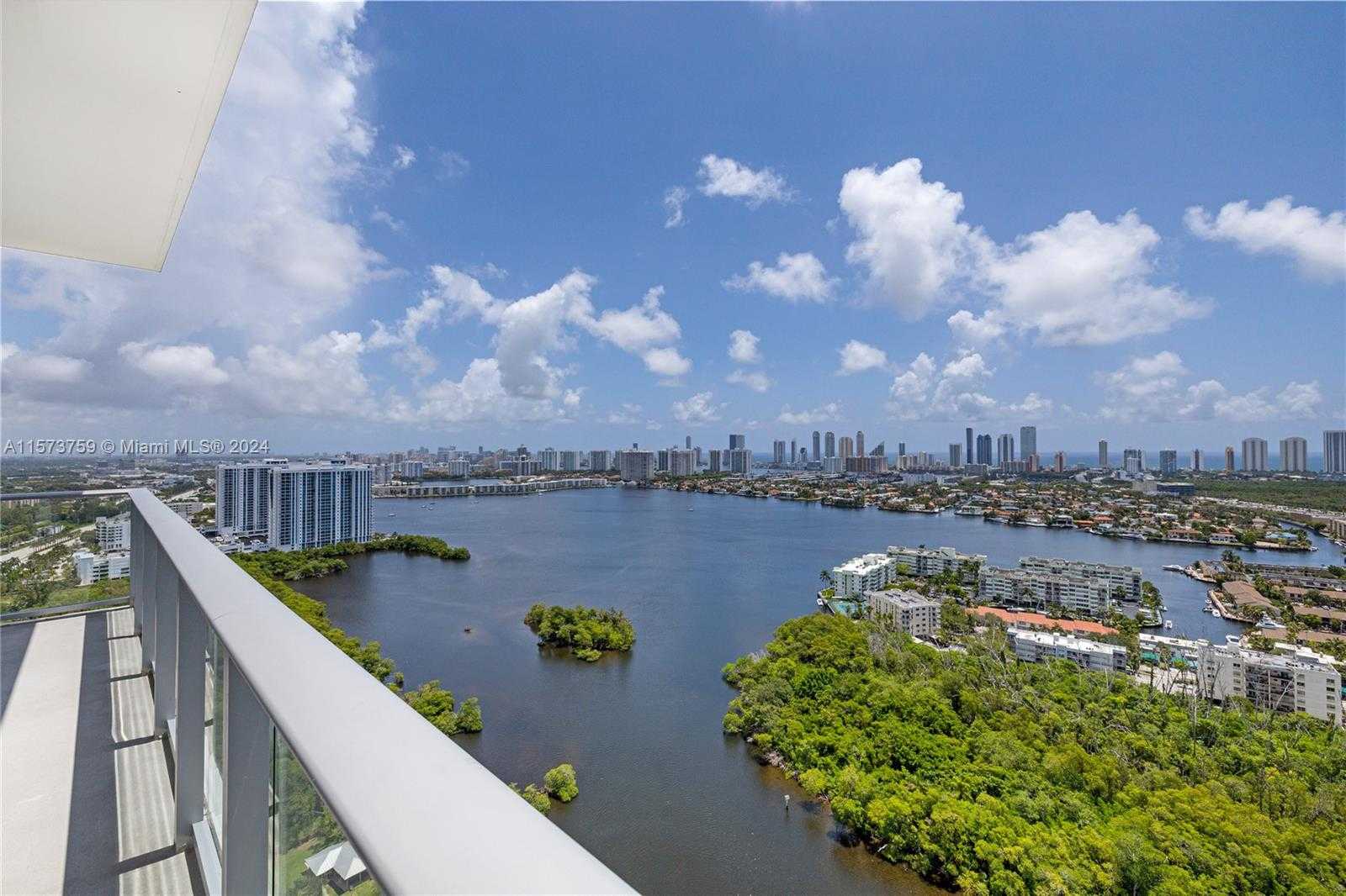 Small Image of 16385 BISCAYNE BLVD #PH4, North Miami Beach Number 51