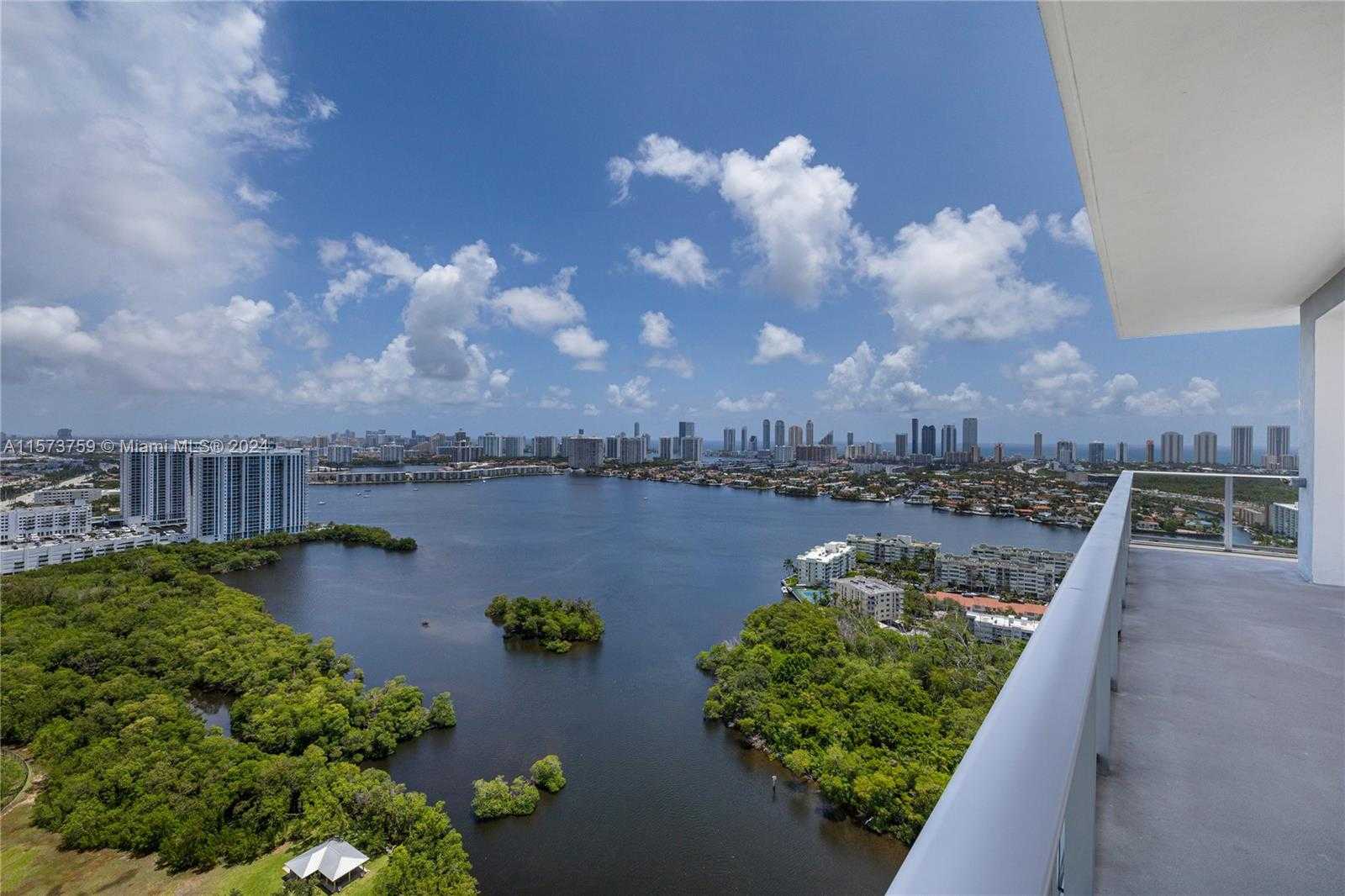 Small Image of 16385 BISCAYNE BLVD #PH4, North Miami Beach Number 52