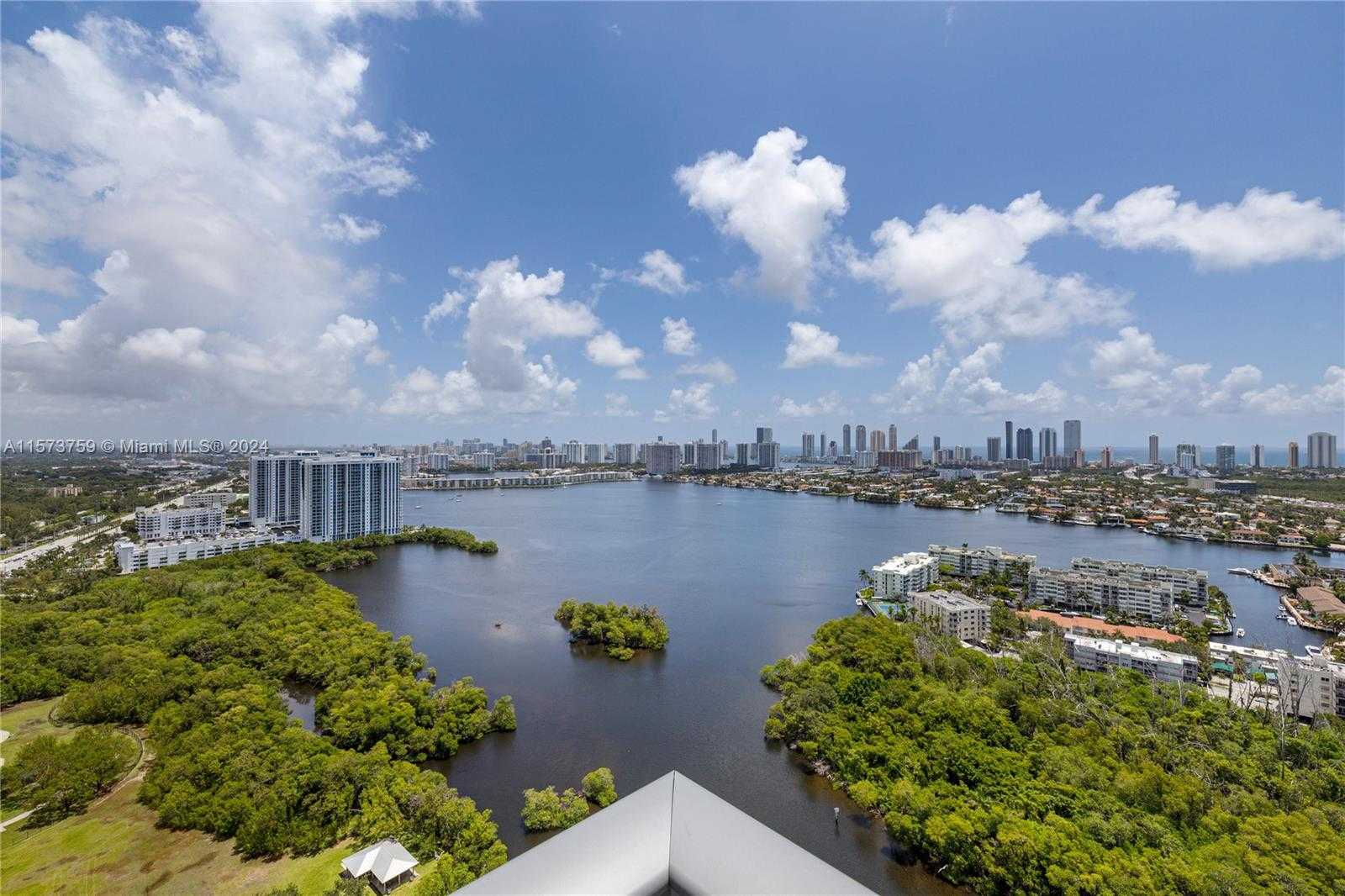 Small Image of 16385 BISCAYNE BLVD #PH4, North Miami Beach Number 54