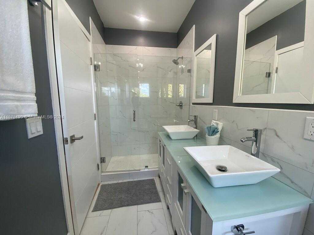 Small Image of 3445 #3445, Miami Number 18