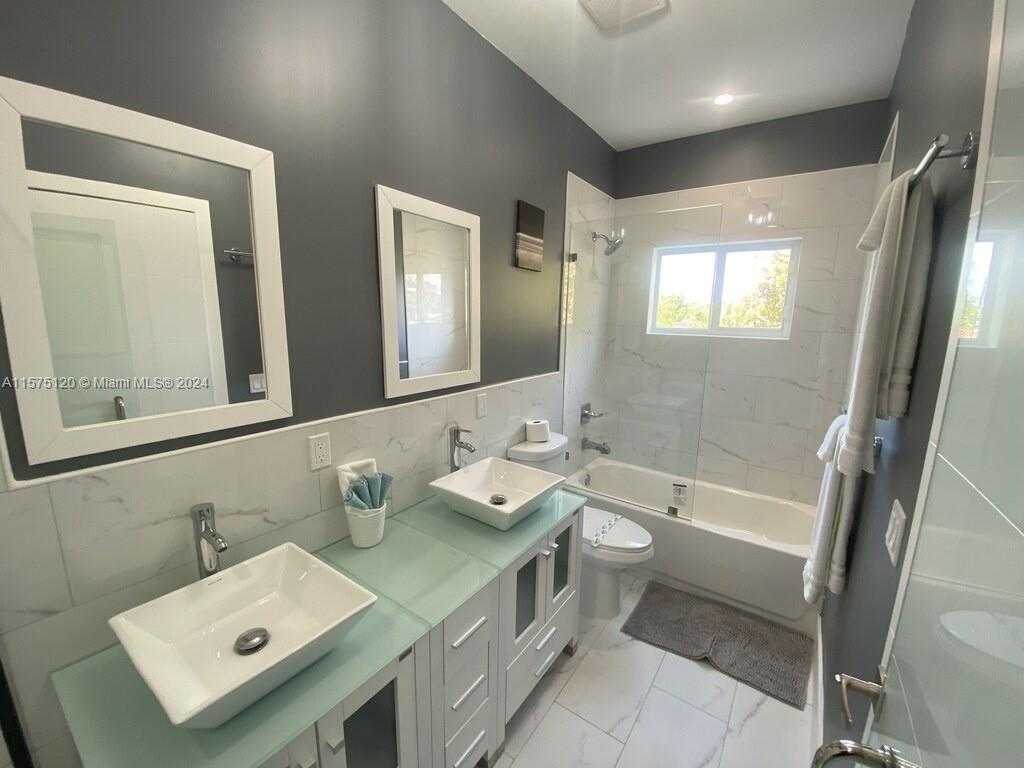 Small Image of 3445 #3445, Miami Number 19
