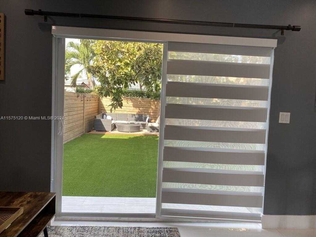 Small Image of 3445 #3445, Miami Number 9