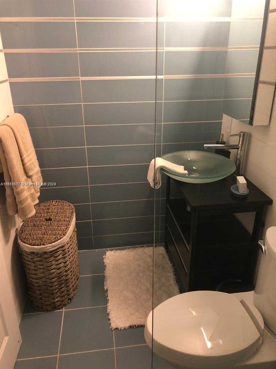 Small Image of 5401 COLLINS AVE #410, Miami Beach Number 16