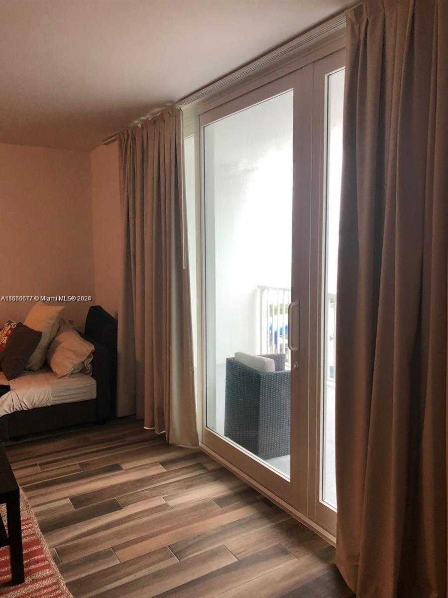 Small Image of 5401 COLLINS AVE #410, Miami Beach Number 18