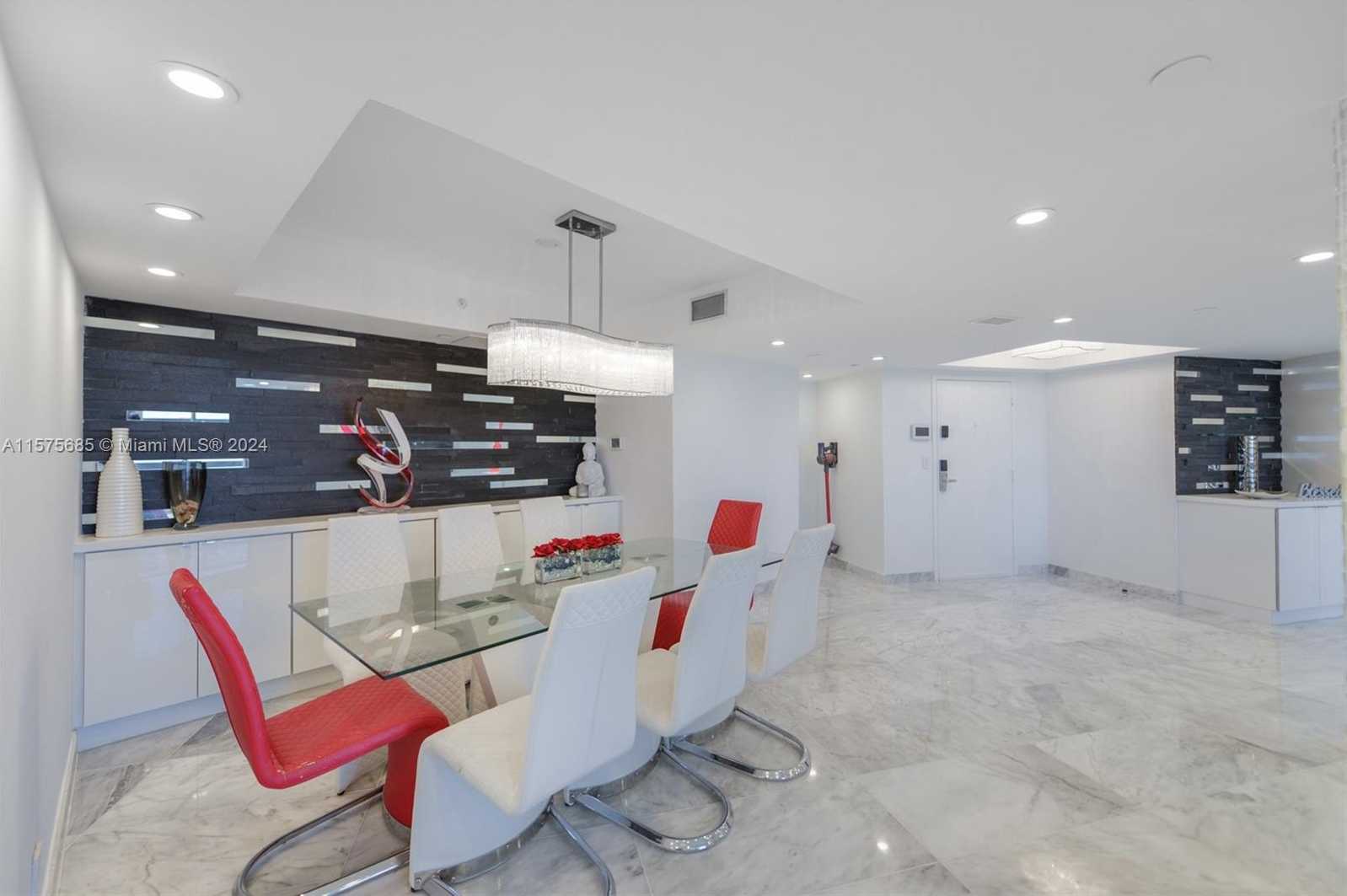 Small Image of 19195 MYSTIC POINTE DR #2707, Aventura Number 6