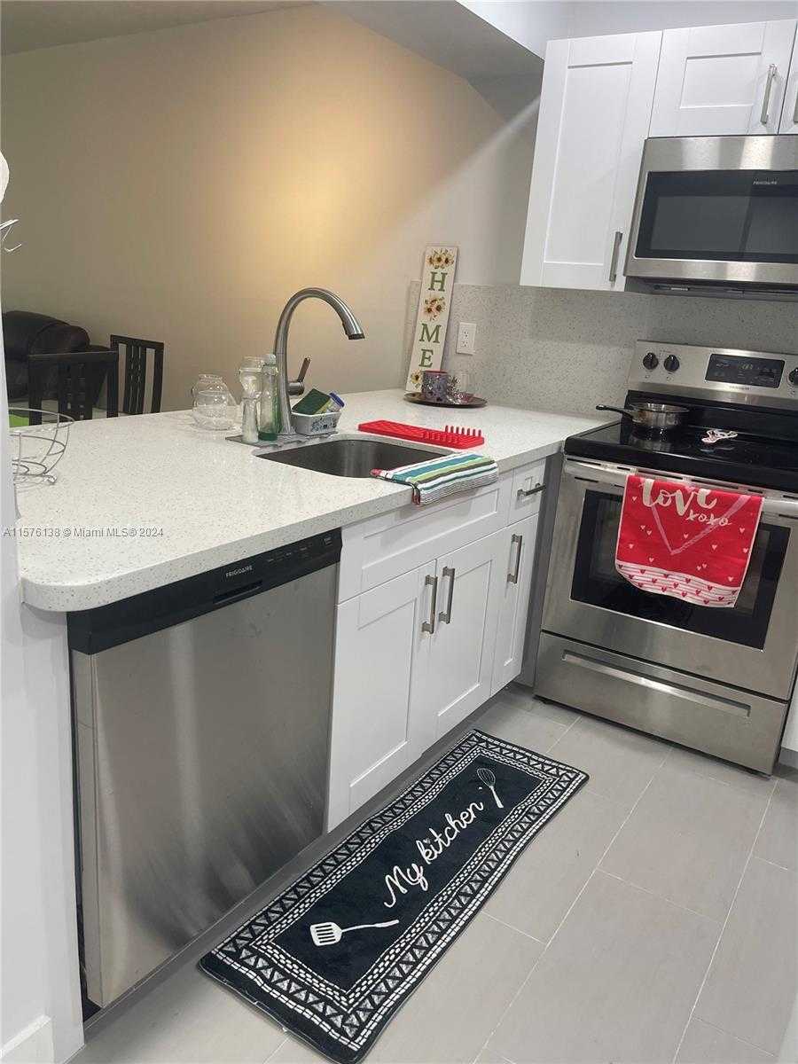 Small Image of 1102 BAHAMA BND #D2, Coconut Creek Number 2