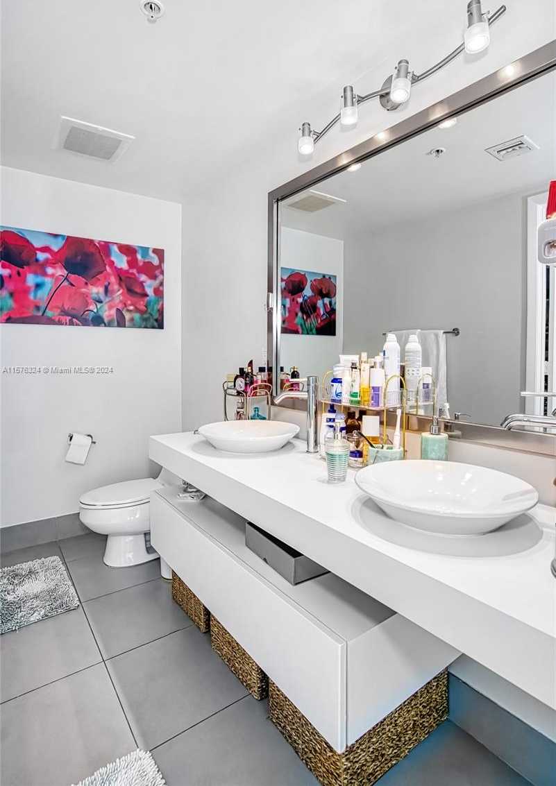 Small Image of 92 SOUTH WEST 3RD ST #1511, Miami Number 20