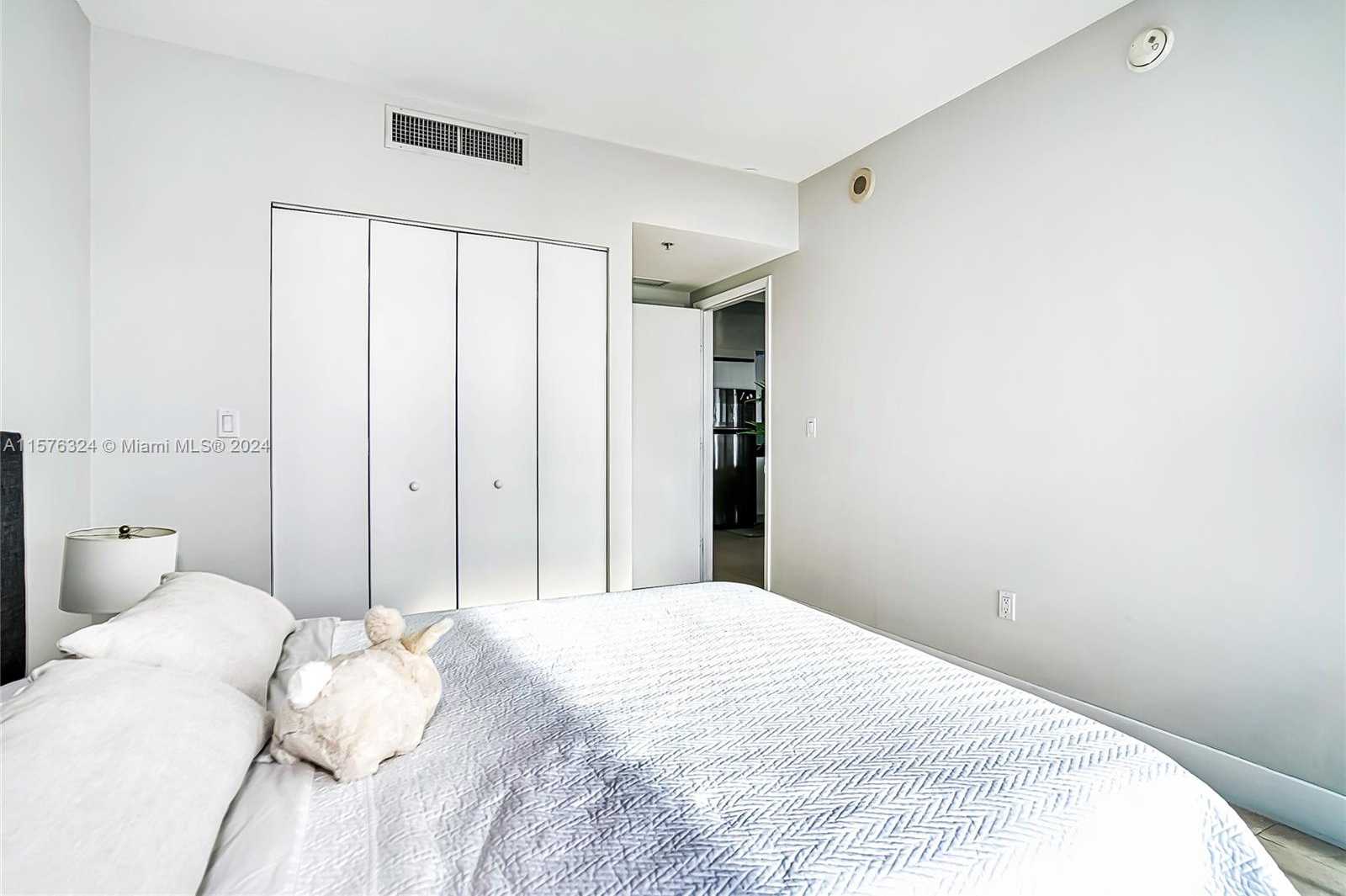 Small Image of 92 SOUTH WEST 3RD ST #1511, Miami Number 28