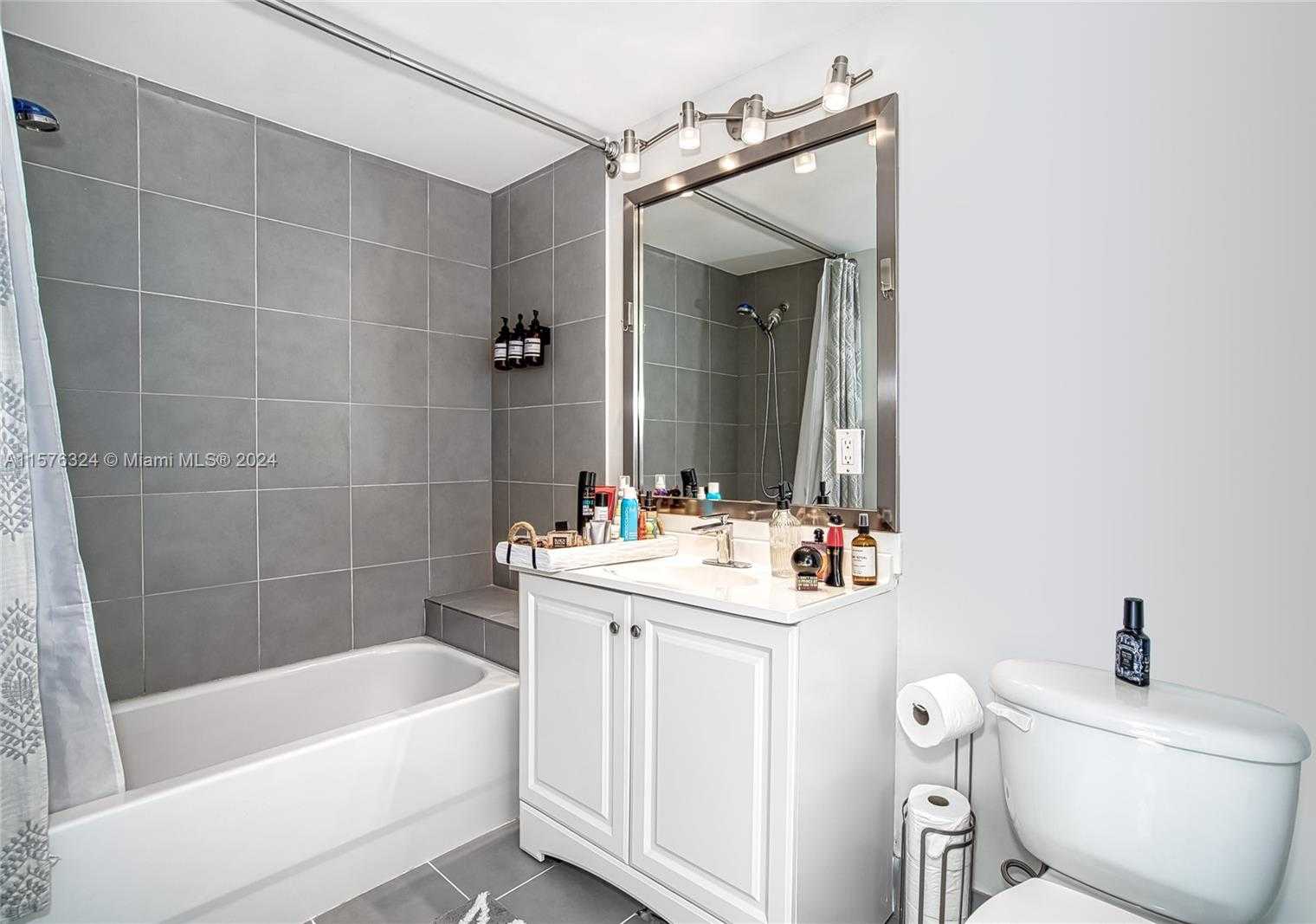Small Image of 92 SOUTH WEST 3RD ST #1511, Miami Number 31