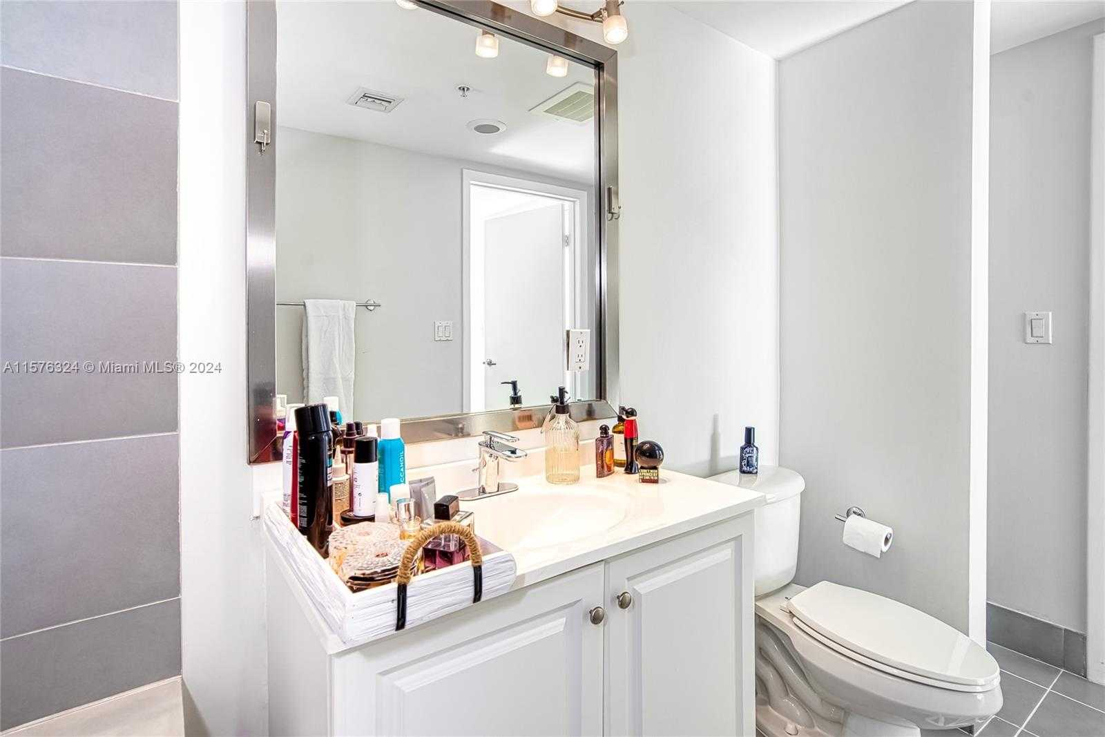 Small Image of 92 SOUTH WEST 3RD ST #1511, Miami Number 33