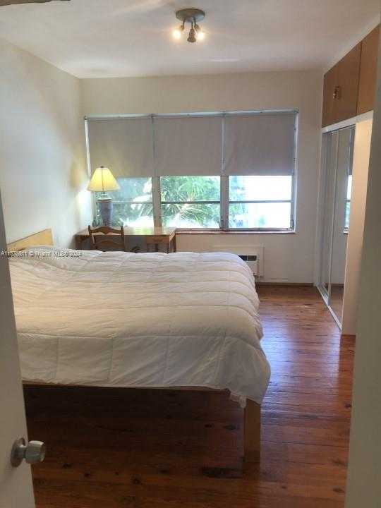 Small Image of 4720 PINE TREE DR #17, Miami Beach Number 4