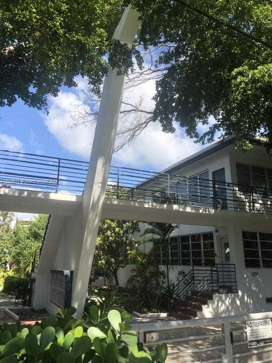 Small Image of 4720 PINE TREE DR #17, Miami Beach Number 6