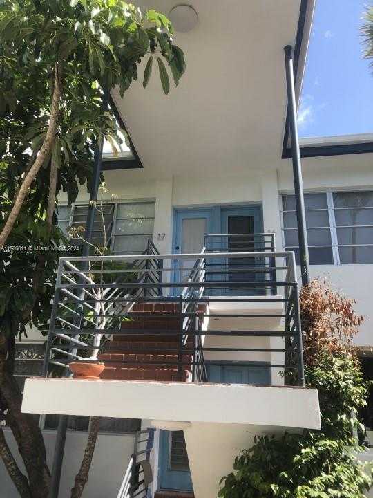 Small Image of 4720 PINE TREE DR #17, Miami Beach Number 7