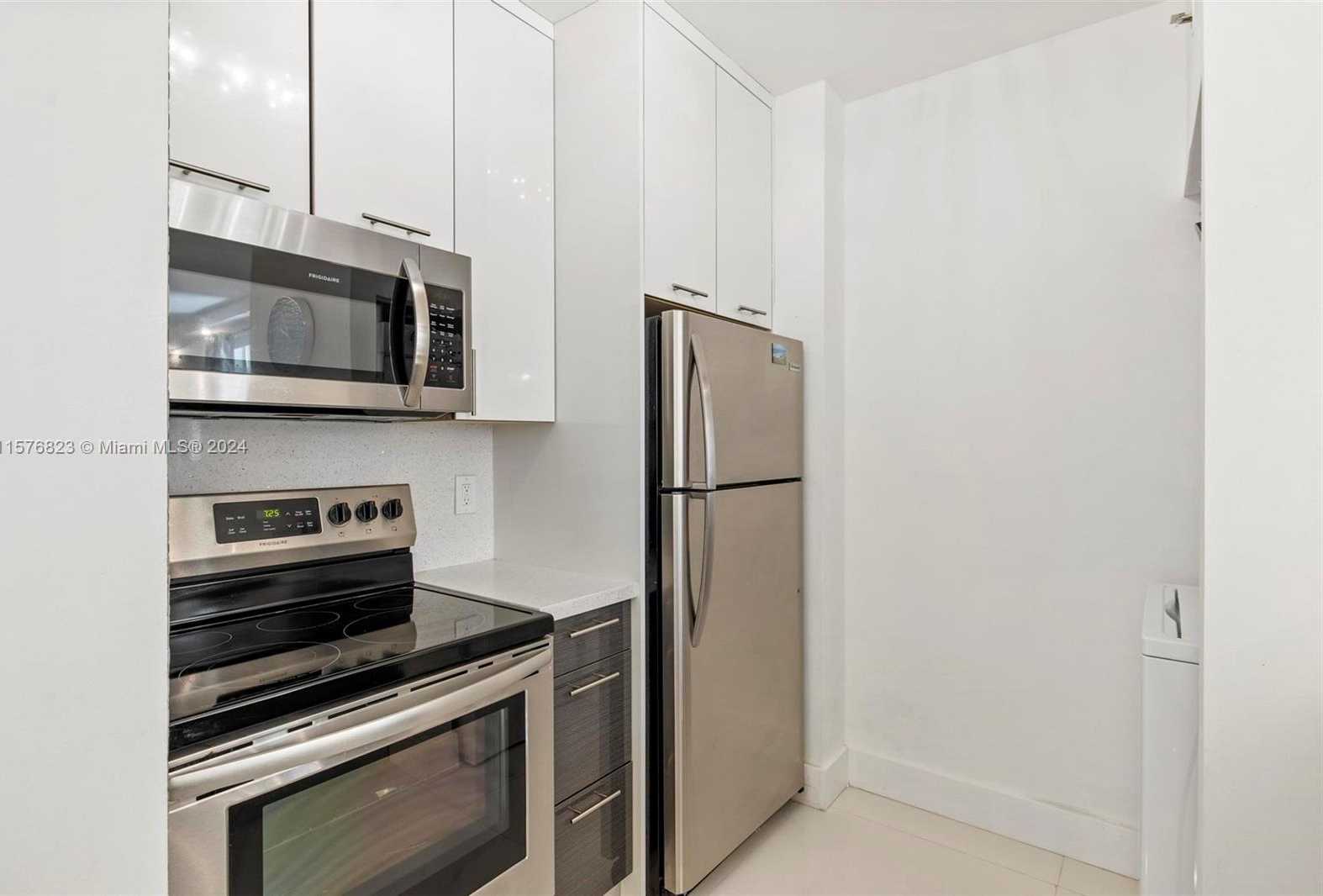 Small Image of 17125 NORTH BAY RD #3112, Sunny Isles Beach Number 11