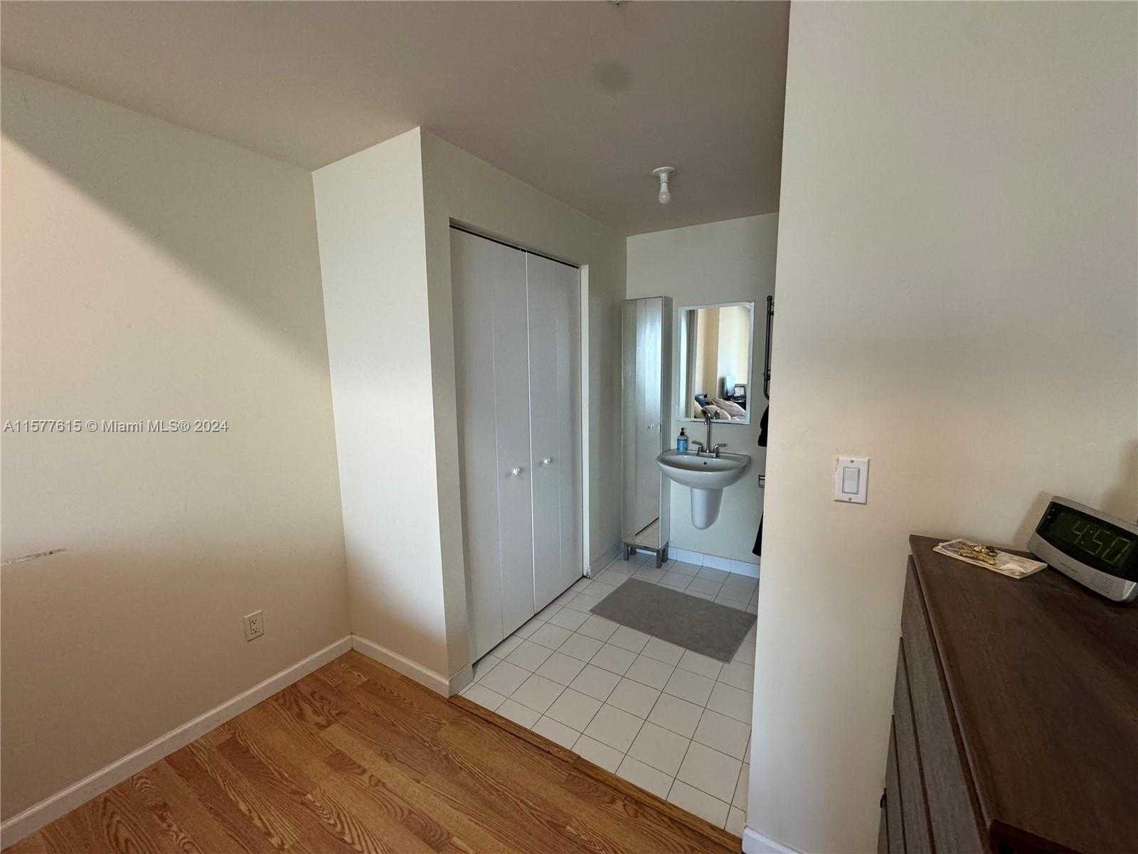 Small Image of 690 #1504, Miami Number 8