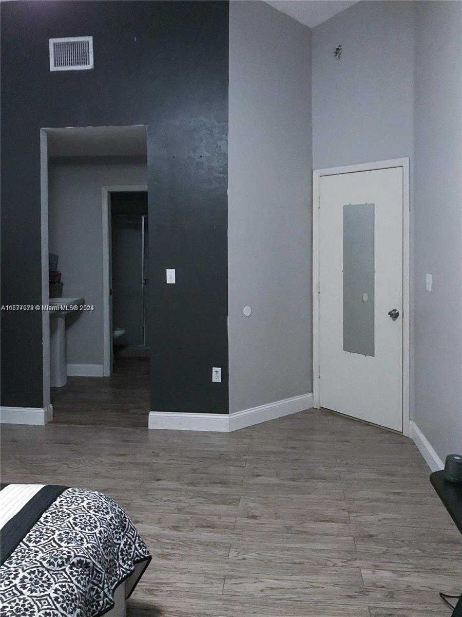 Small Image of 2008 SOUTH EAST 26TH LN #204, Homestead Number 4