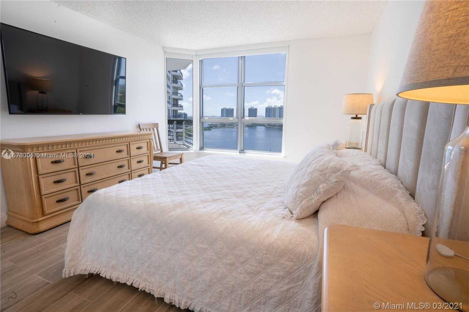 Small Image of 3530 Mystic Pointe Dr, Aventura, FL 33180, USA Number 11
