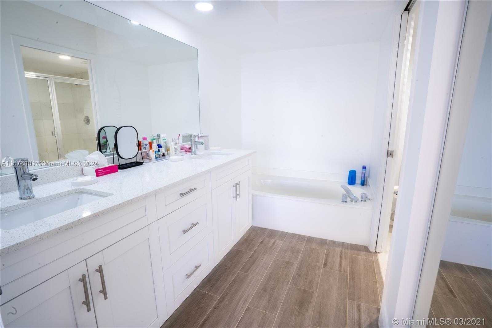 Small Image of 3530 Mystic Pointe Dr, Aventura, FL 33180, USA Number 15