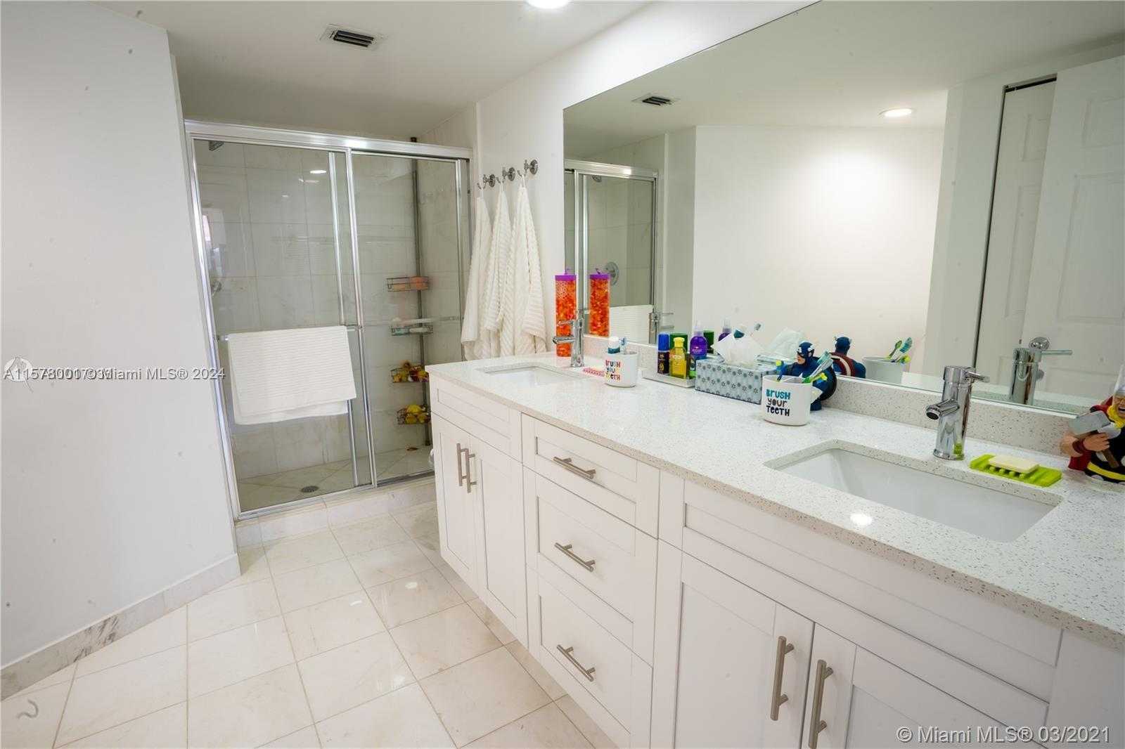 Small Image of 3530 Mystic Pointe Dr, Aventura, FL 33180, USA Number 18