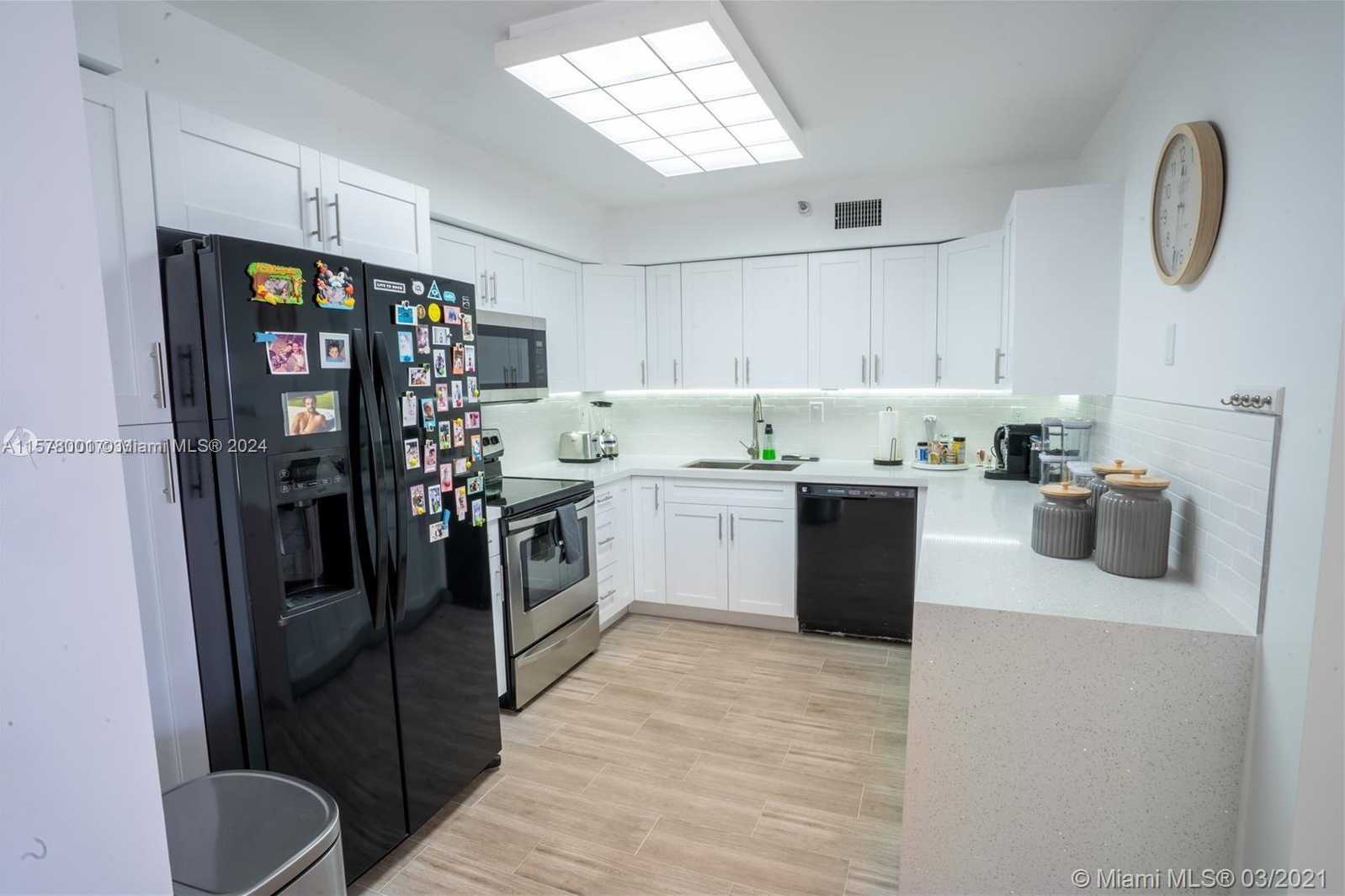 Small Image of 3530 Mystic Pointe Dr, Aventura, FL 33180, USA Number 8