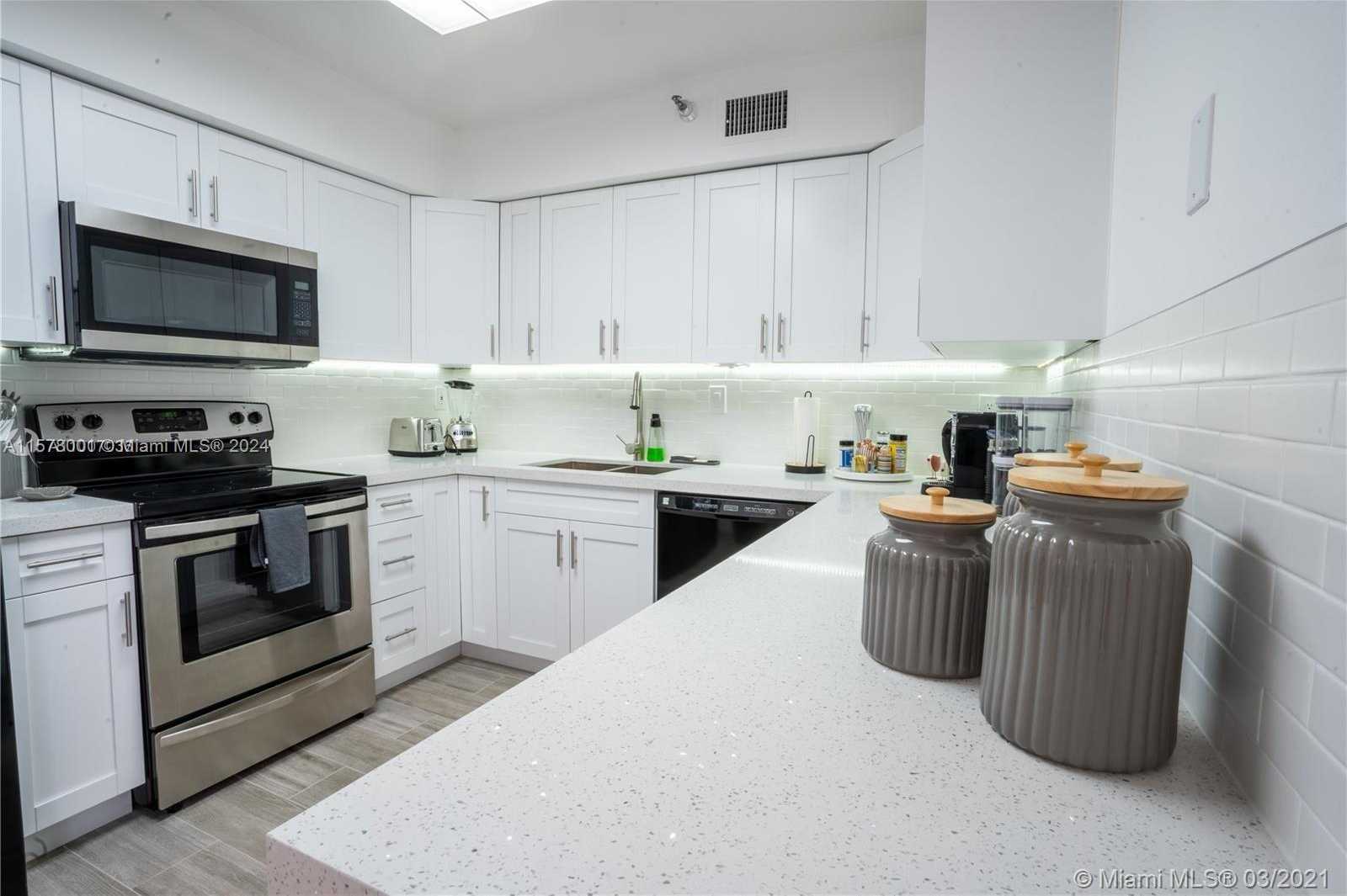 Small Image of 3530 Mystic Pointe Dr, Aventura, FL 33180, USA Number 9