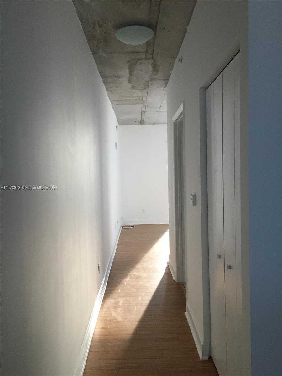 Small Image of 690 SOUTH WEST 1ST CT #2122, Miami Number 22