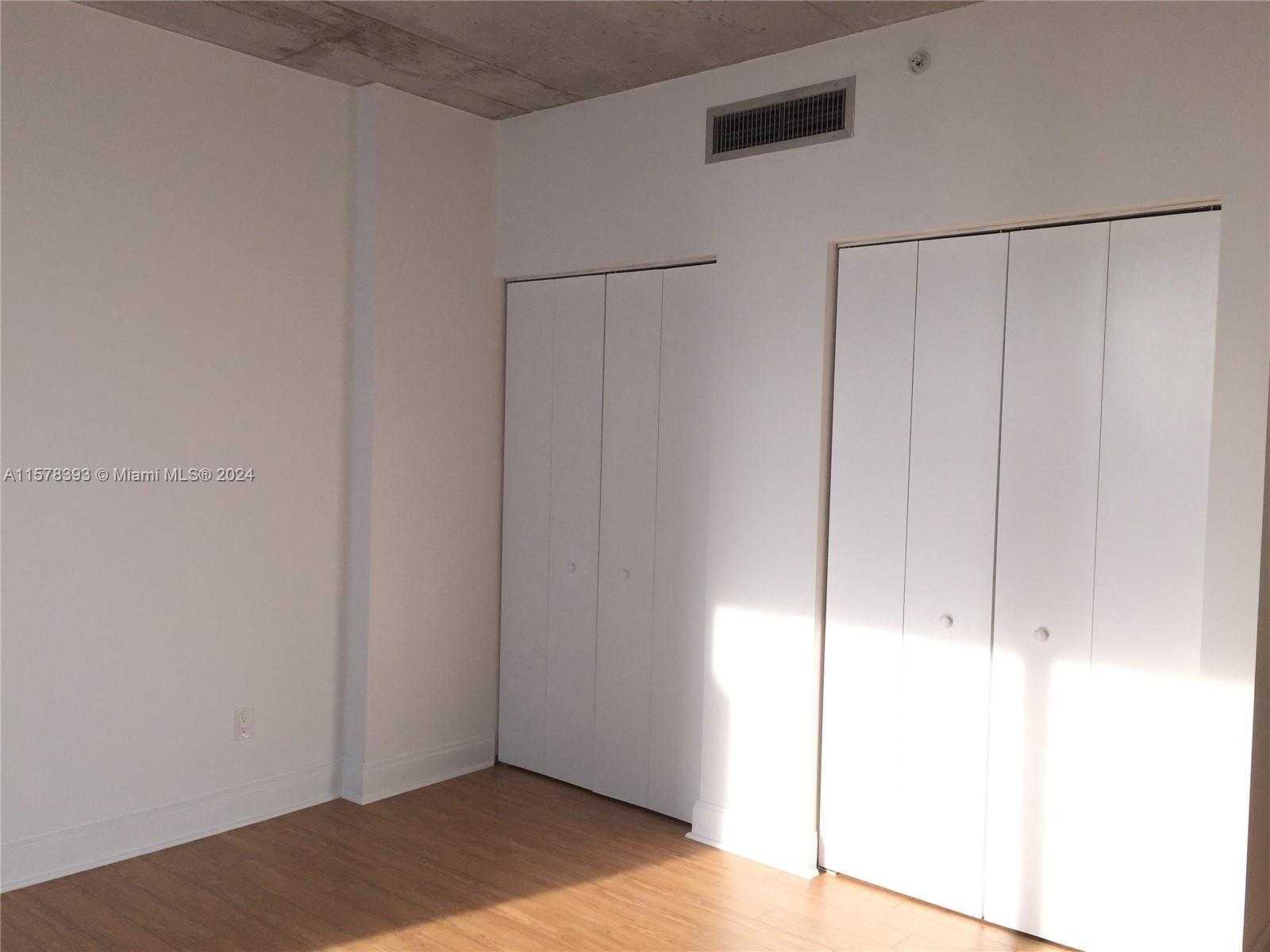 Small Image of 690 SOUTH WEST 1ST CT #2122, Miami Number 25