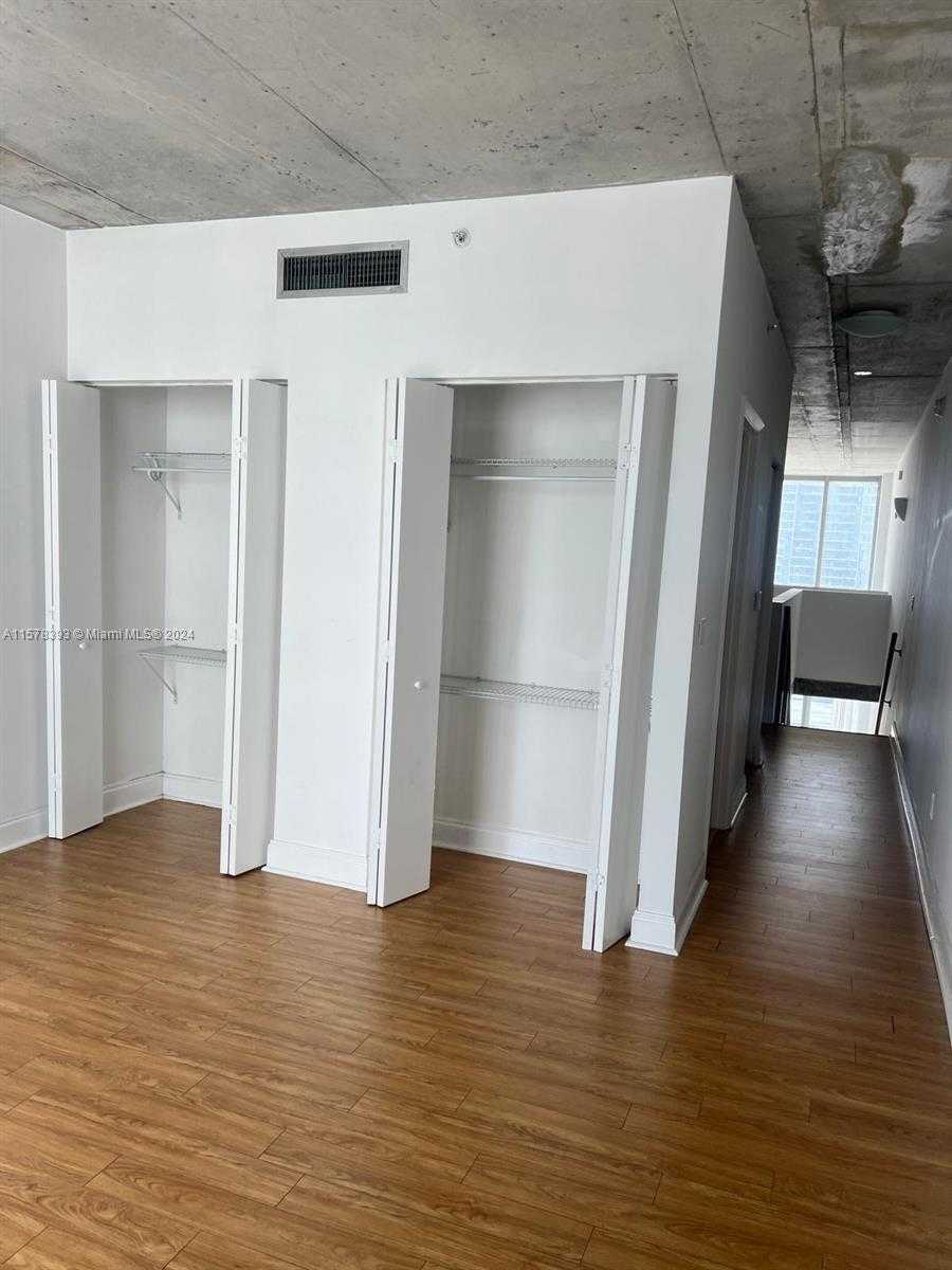 Small Image of 690 SOUTH WEST 1ST CT #2122, Miami Number 26