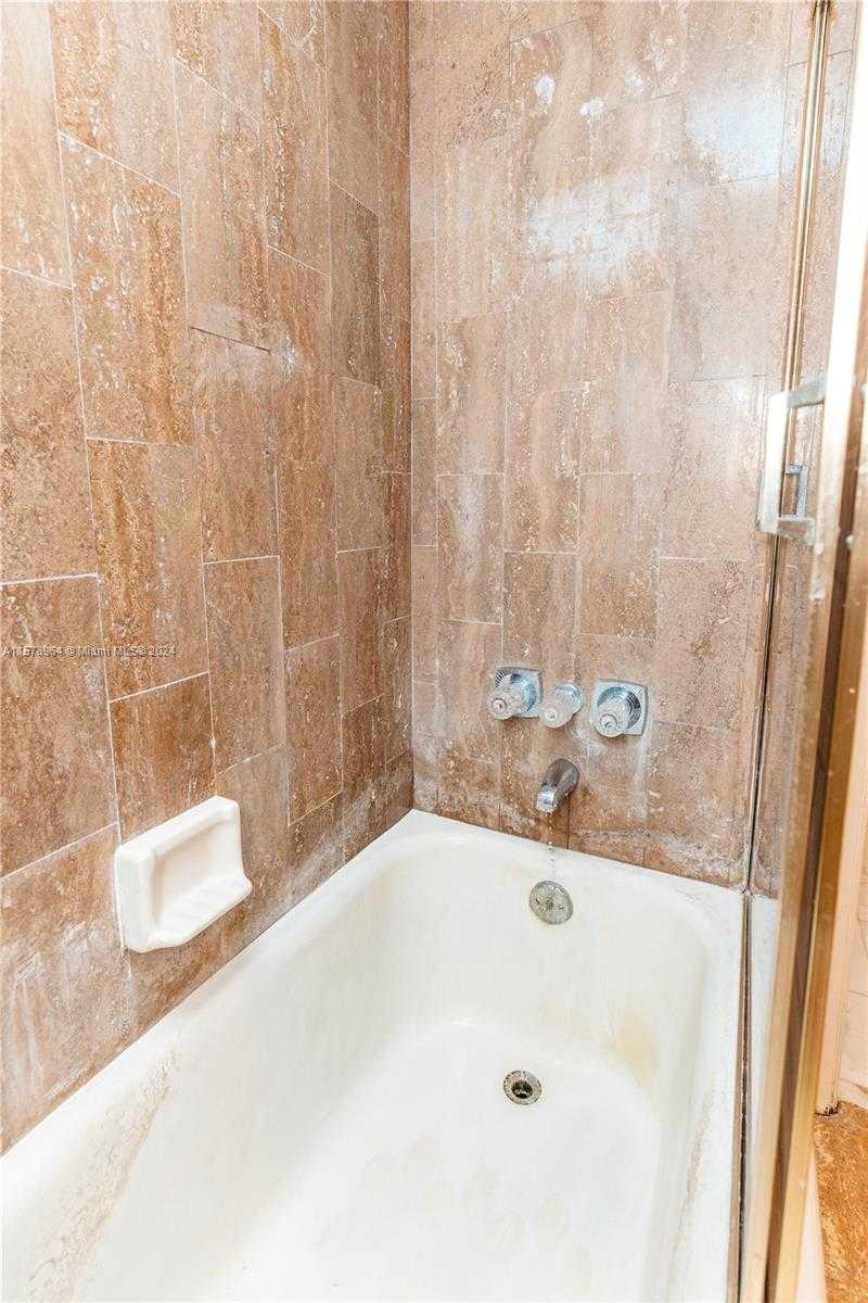 Small Image of 1581 BRICKELL AVE #1107, Miami Number 31