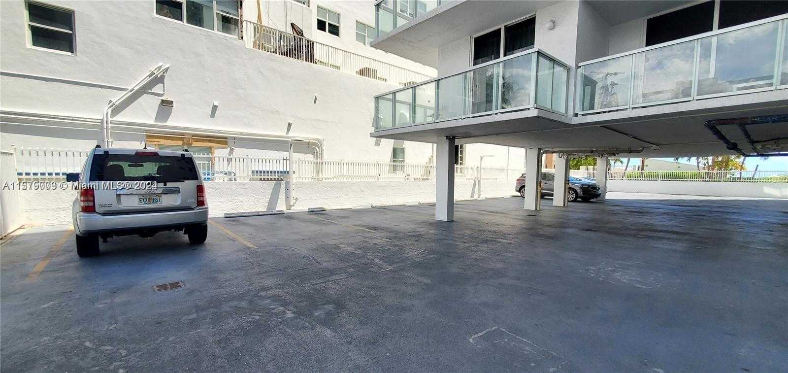 Small Image of 2457 COLLINS AVE #606, Miami Beach Number 37