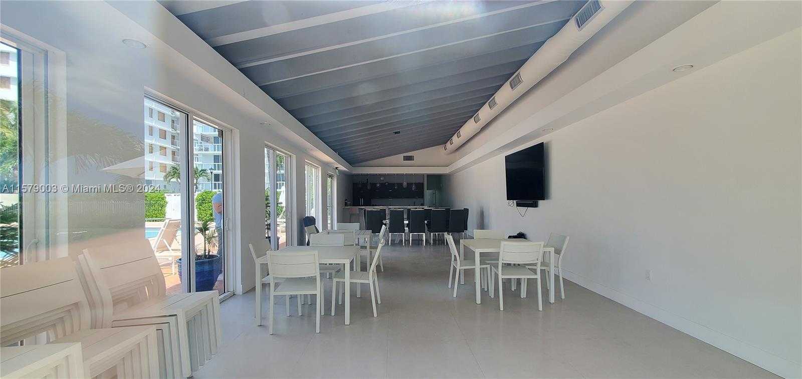 Small Image of 2457 COLLINS AVE #606, Miami Beach Number 46