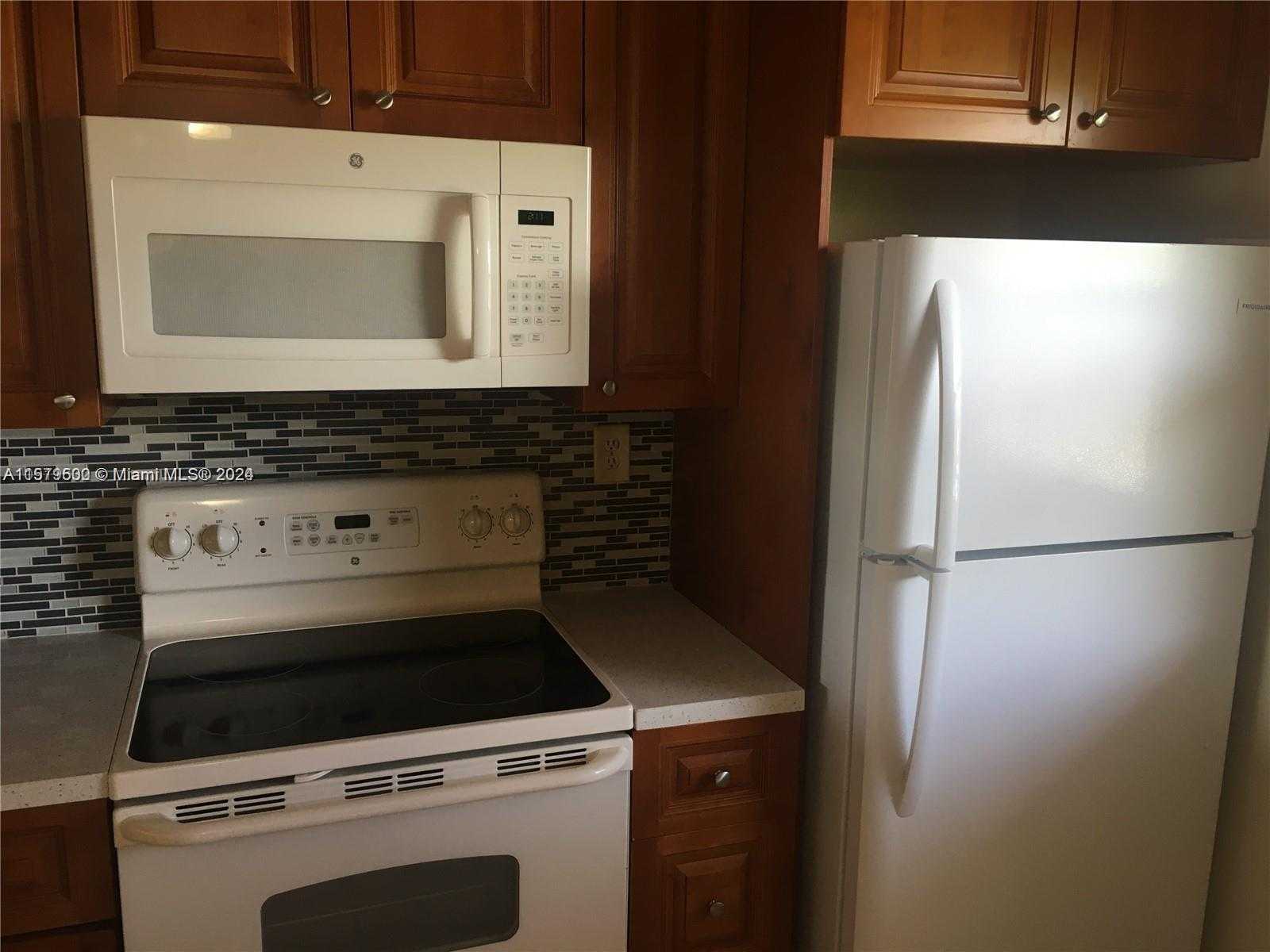 Small Image of 3396 FOXCROFT RD #308, Miramar Number 2