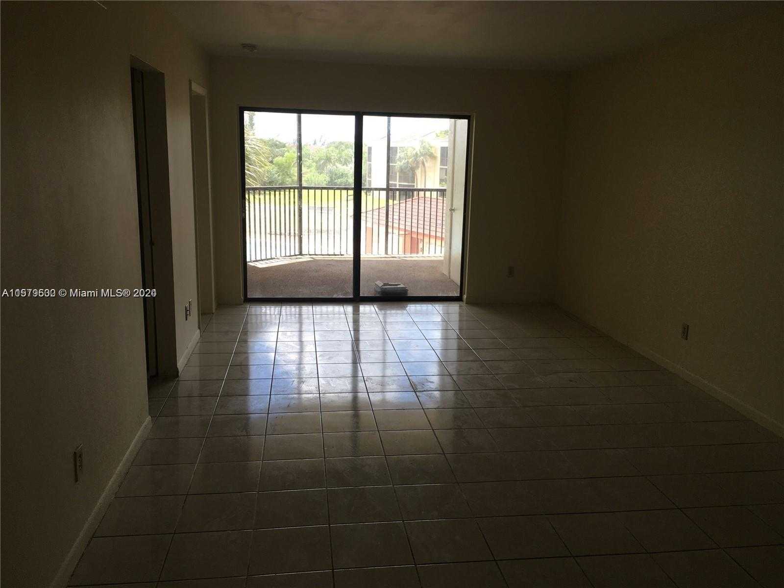 Small Image of 3396 FOXCROFT RD #308, Miramar Number 4
