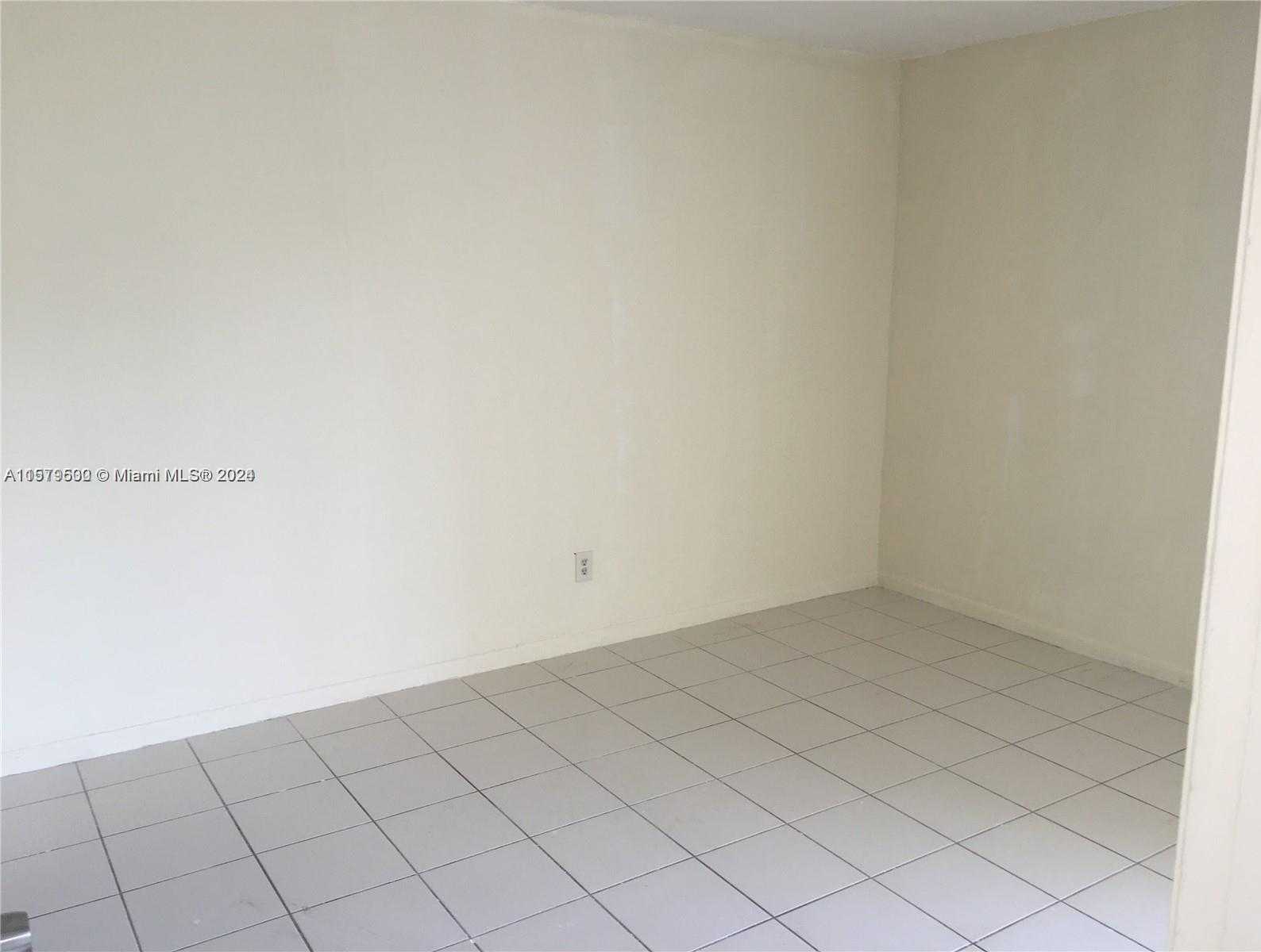 Small Image of 3396 FOXCROFT RD #308, Miramar Number 6