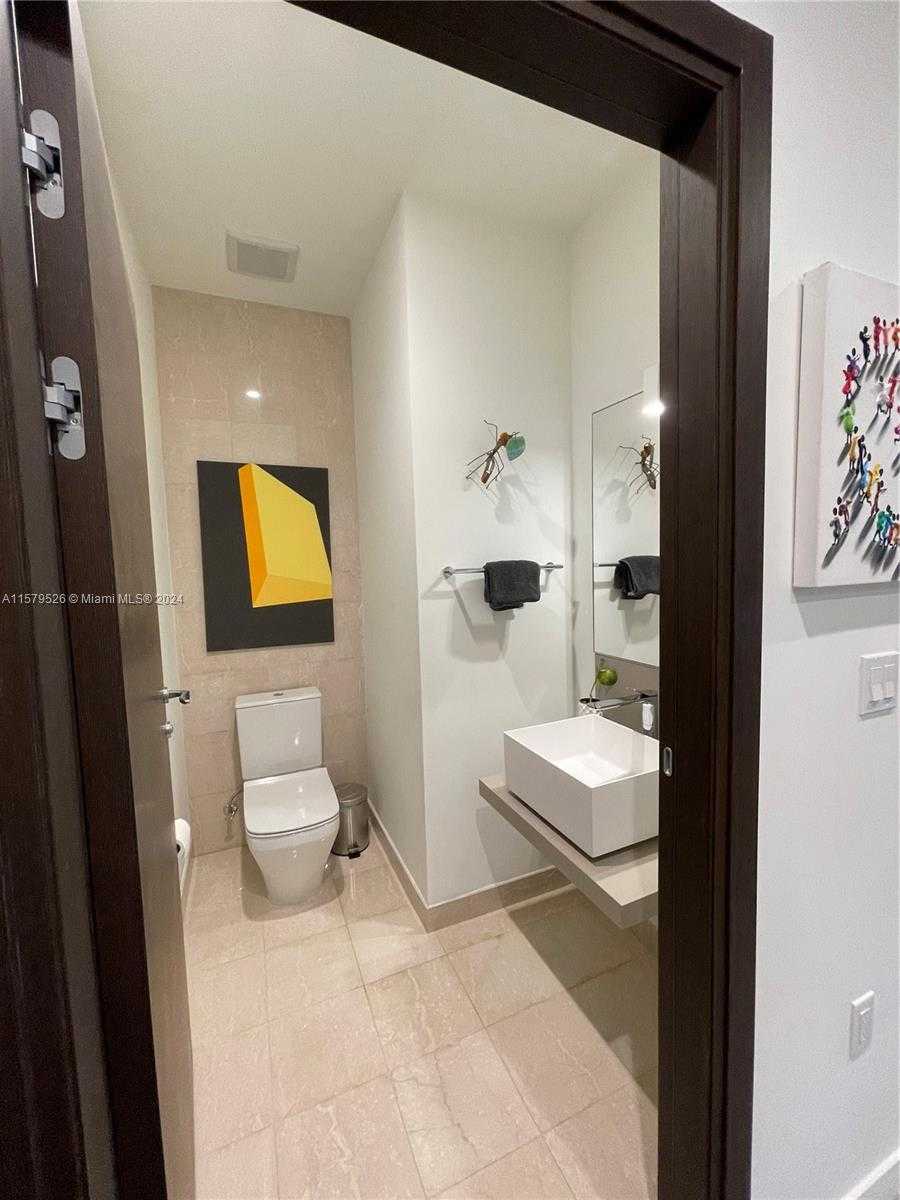 Small Image of 1000 #1811, Miami Number 9